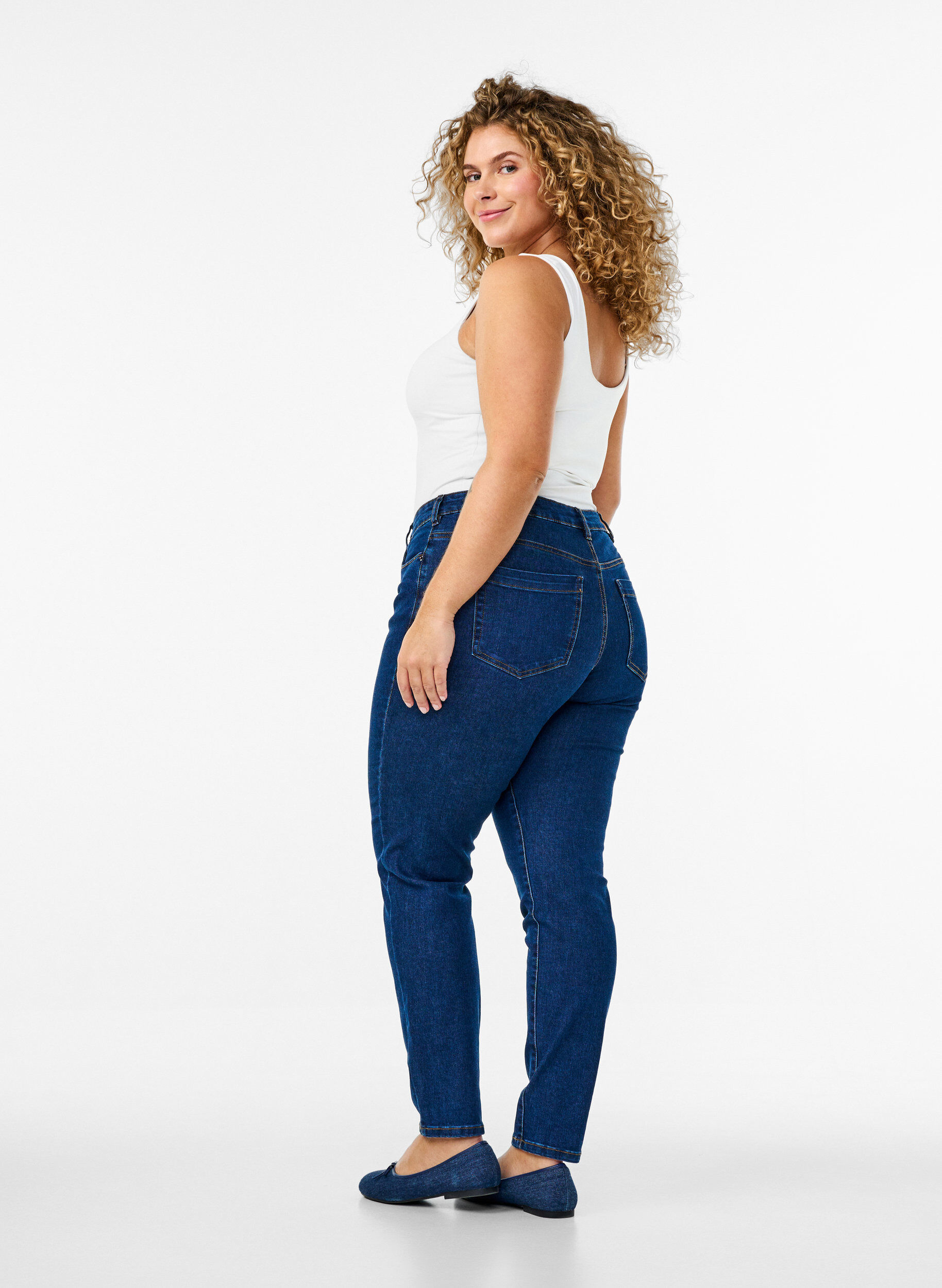 Zizzi Slim fit Emily-farkut, joissa on normaali vy&ouml;t&auml;r&ouml;., Sininen, Model image number 1