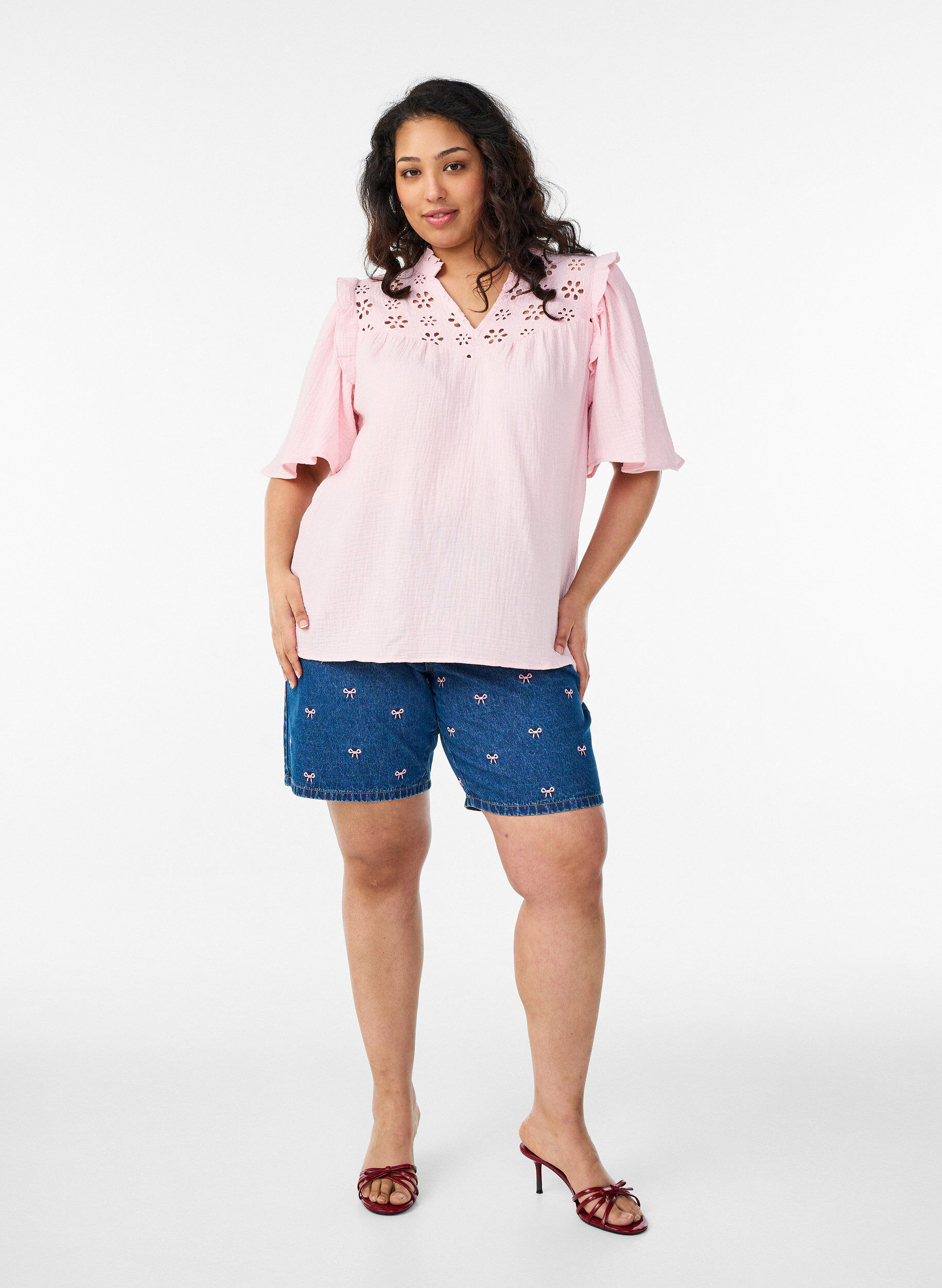 Zizzi Puuvillamusliinipusero broderie anglaise -kirjonnalla ja 1/2-hihoilla, Vaaleanpunainen, Model image number 1