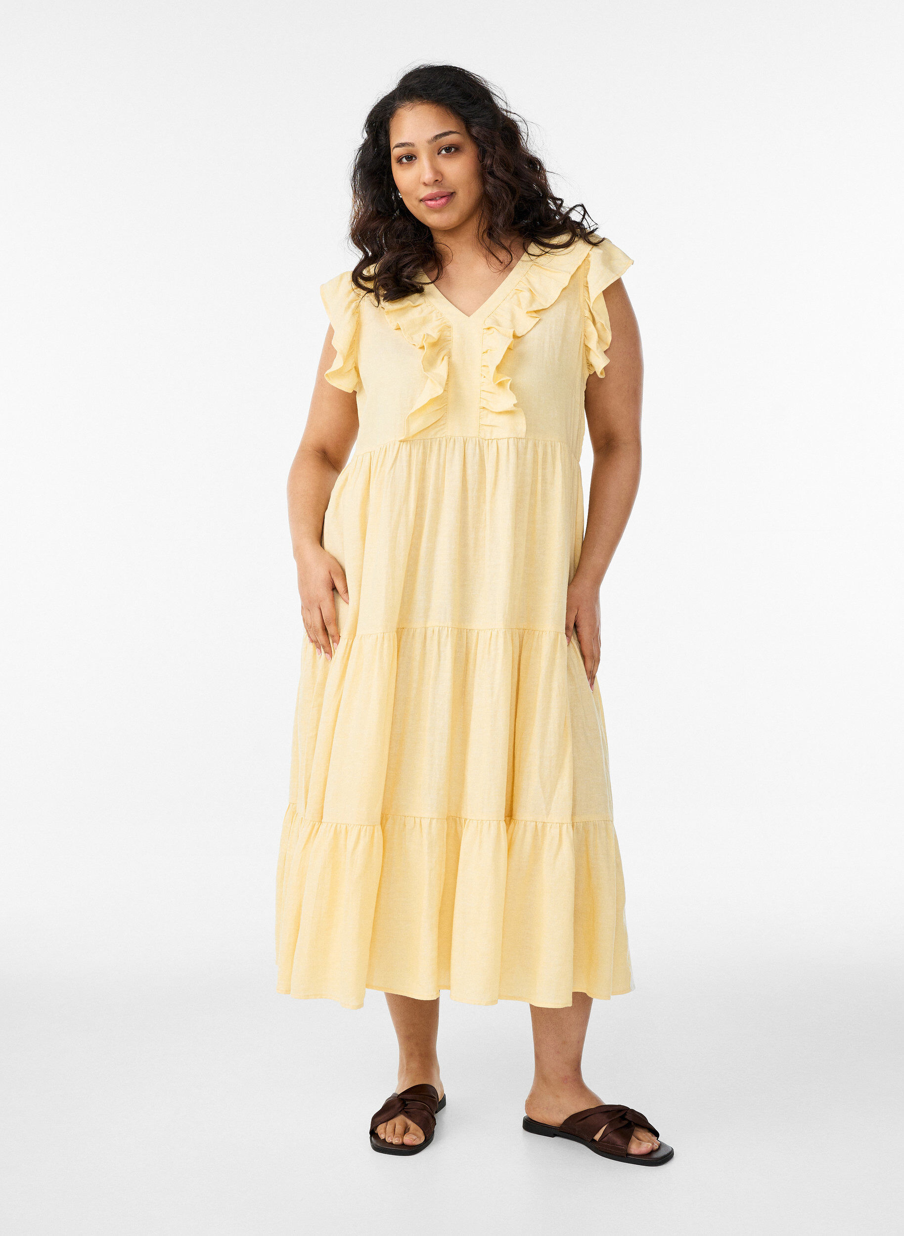 Hihaton midimekko pellava-viskoosista r&ouml;yhel&ouml;ill&auml;, Keltainen, Model