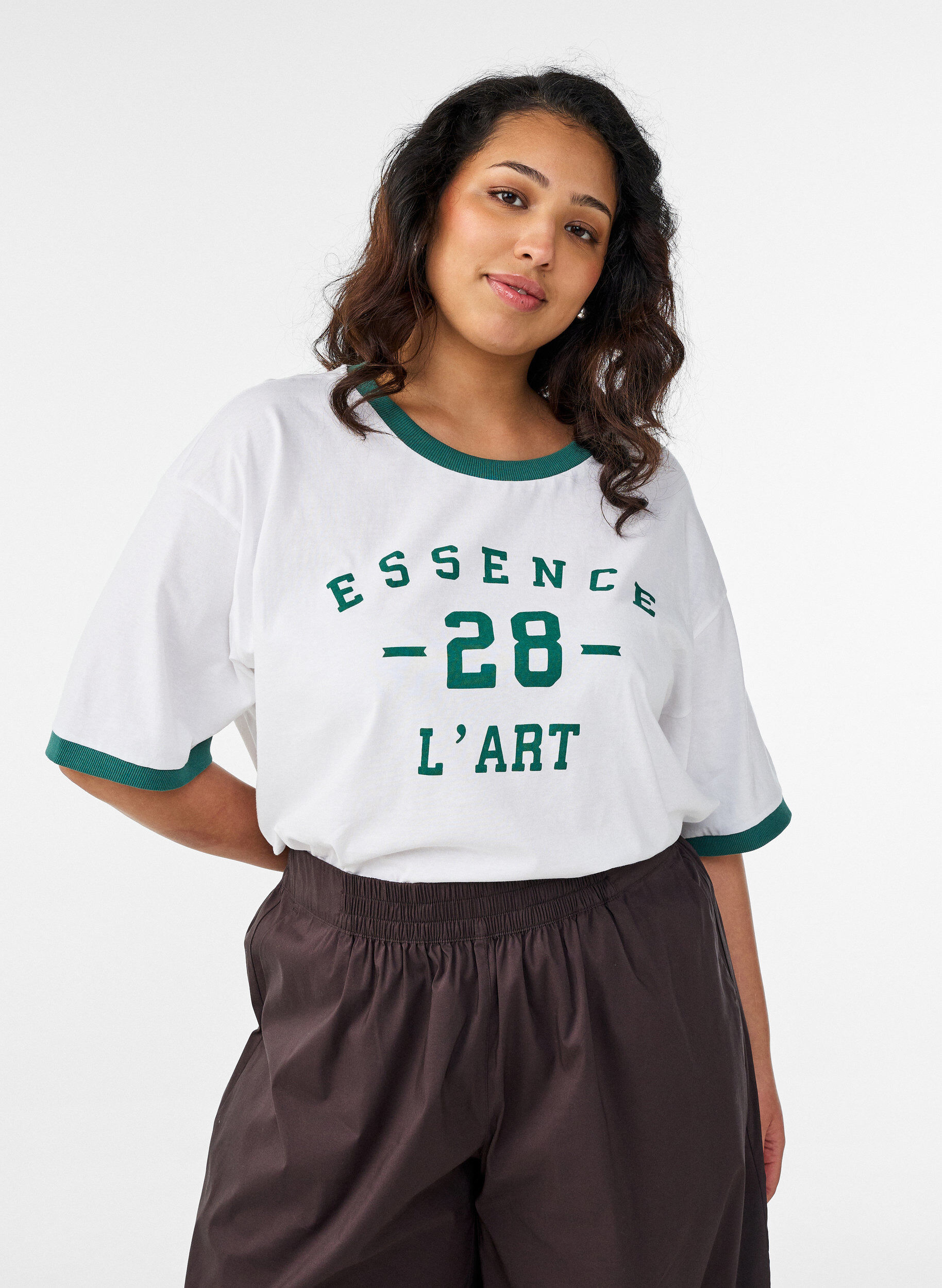 Puuvilla T-paita tekstiprintill&auml; ja laatikkomainen istuvuus, Valkoinen, Model