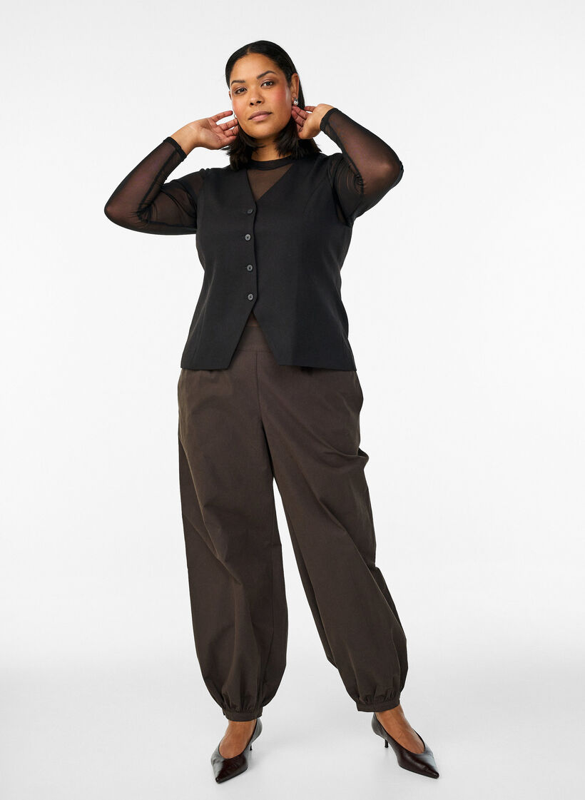 Liivi nappikiinnityksell&auml;, Musta, Model image number 1