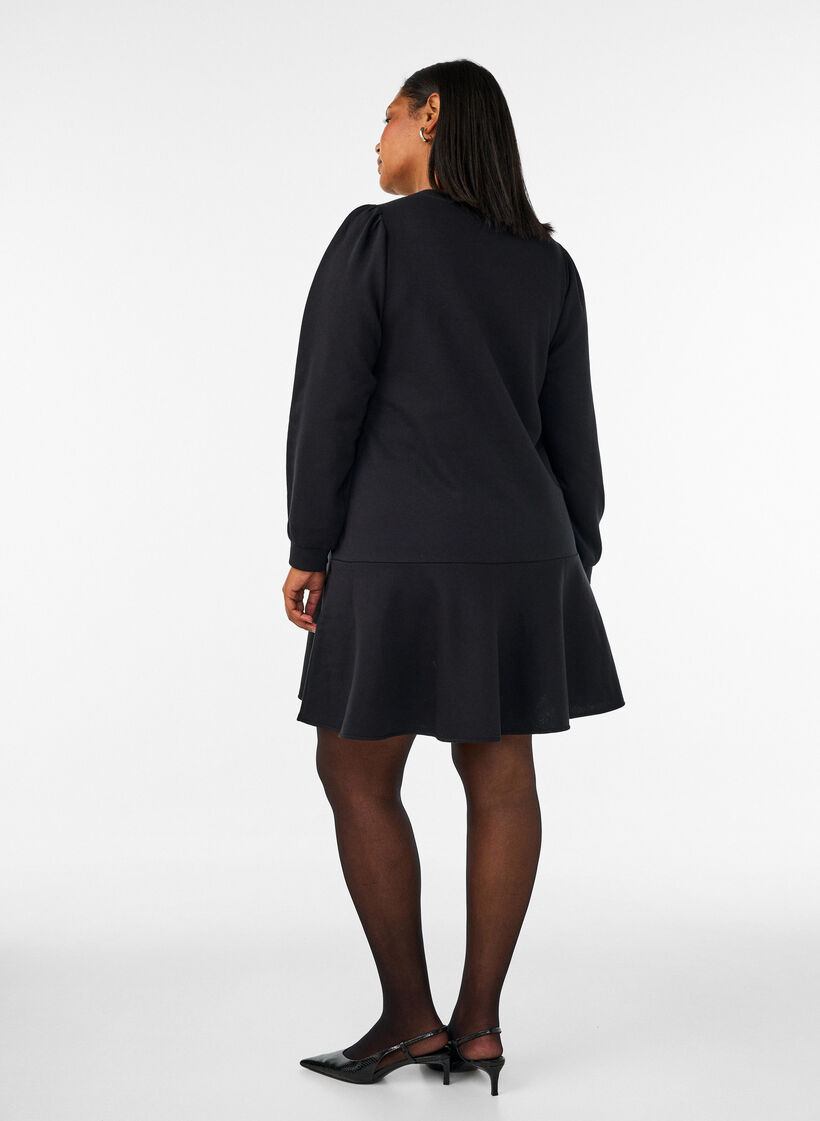 Swetarimekko r&ouml;yhel&ouml;kerroksilla ja A-linjaisella mallilla, Musta, Model image number 2