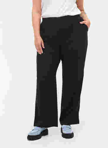 Leveälahkeiset housut taskuilla, Black, Model image number 2