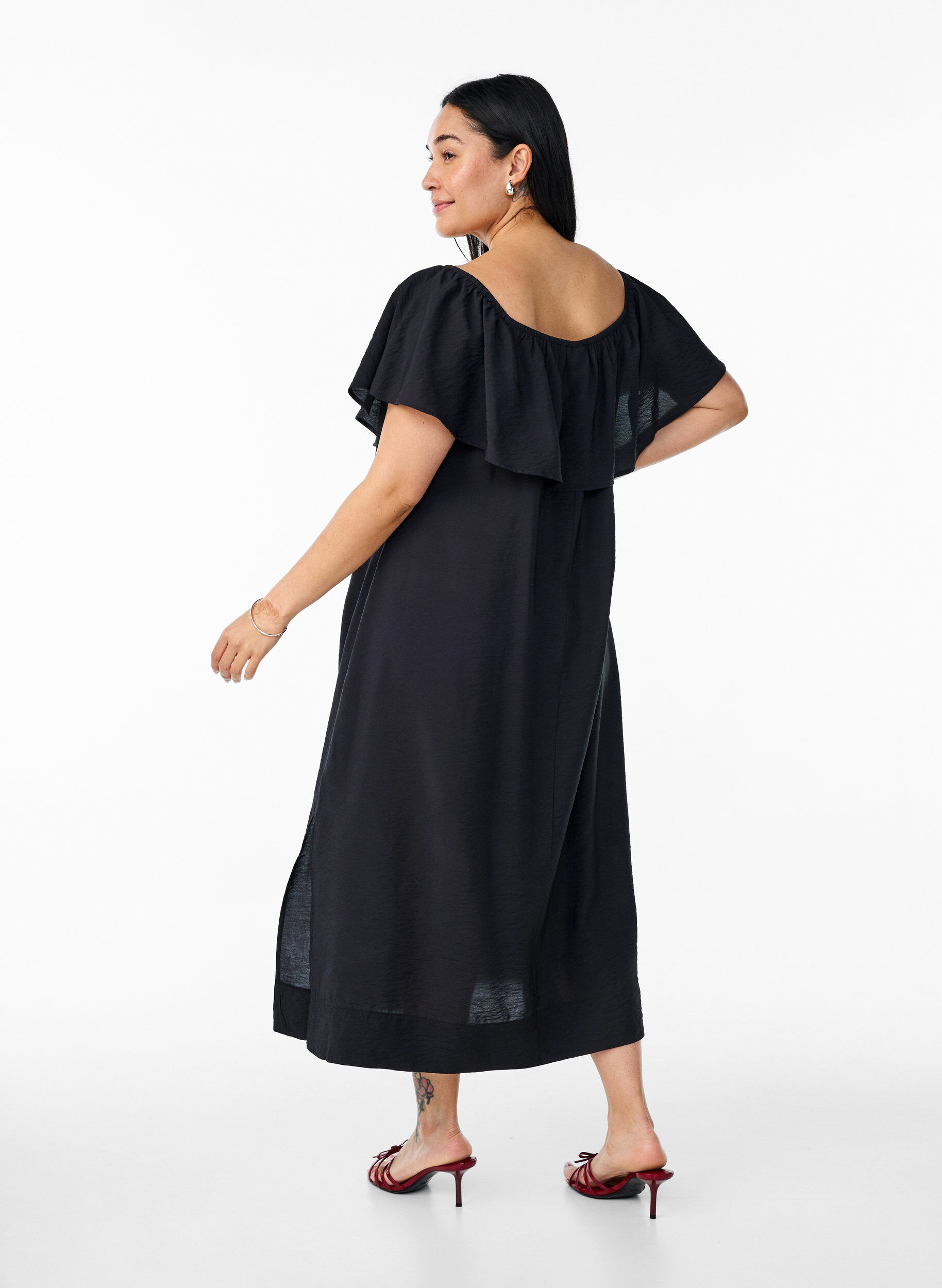 Zizzi Midi-pituinen mekko, jossa r&ouml;yhel&ouml;inen helma ja halkio, Black, Model image number 1