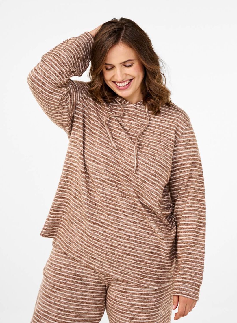 Raidallinen setti Shop the look Zizzi