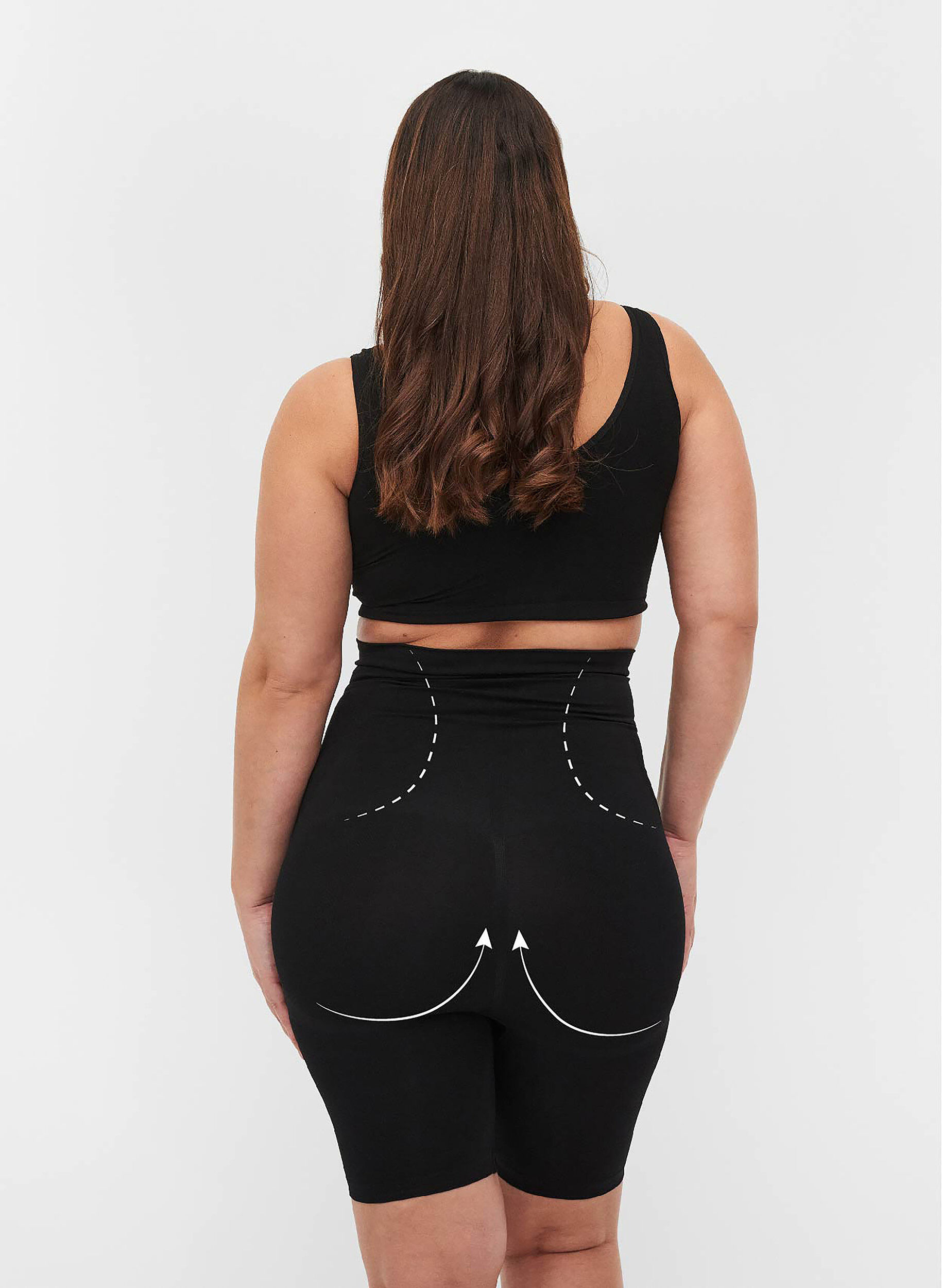 Zizzi Korkeavy&ouml;t&auml;r&ouml;iset shapewear-shortsit, Musta, Model image number 1