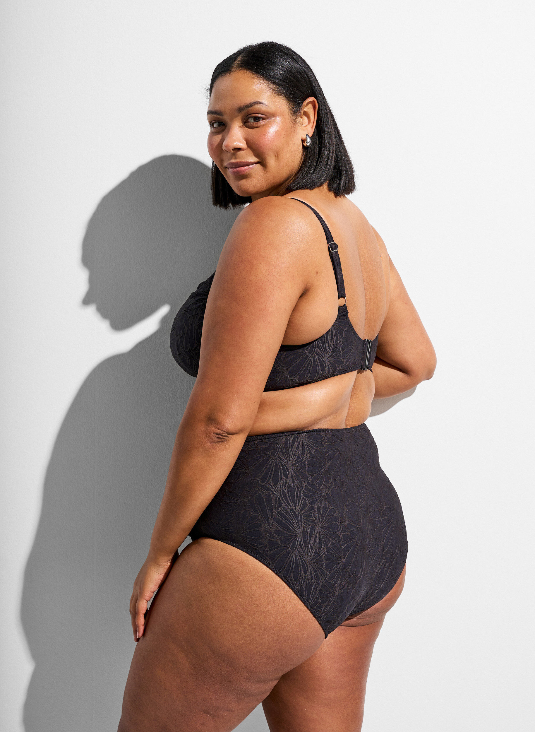 Zizzi Korkeavy&ouml;t&auml;r&ouml;iset bikinialaosat rakennekuviolla, Harmaa, Model image number 1