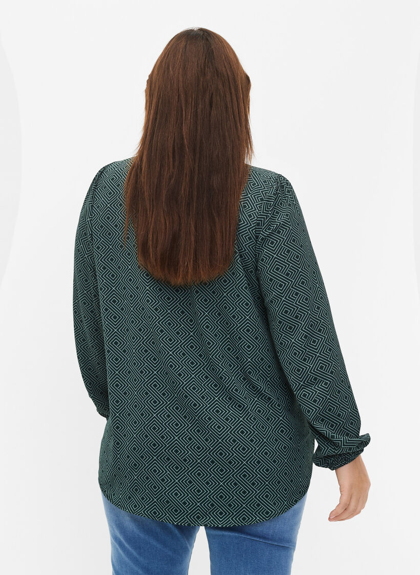 Paitapusero, jossa on v-pääntie ja kuvio, Scarab Graphic AOP, Model image number 1