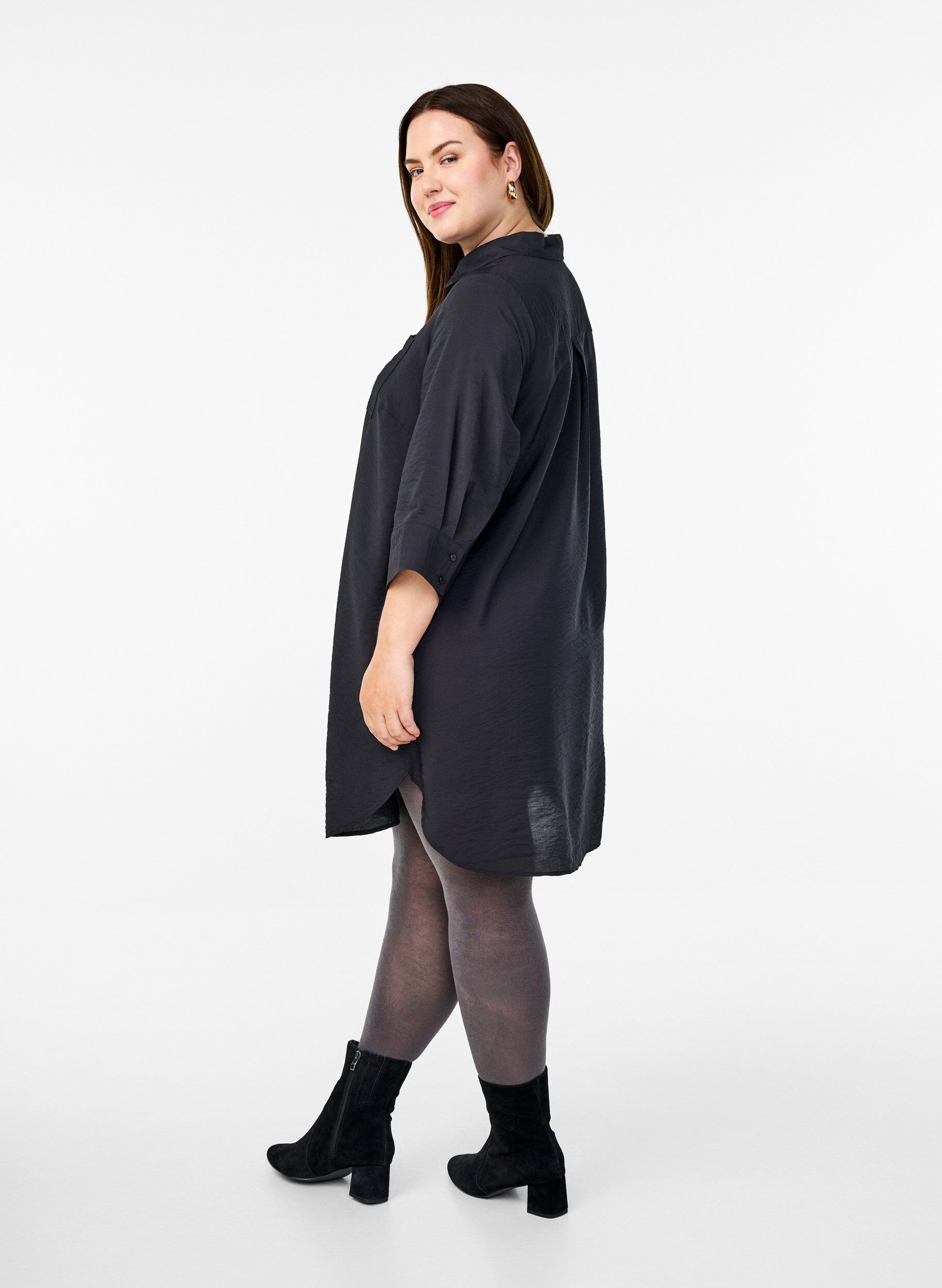 ZizziLyhyt mekko kauluksella ja rintataskulla, Musta, Model image number 2