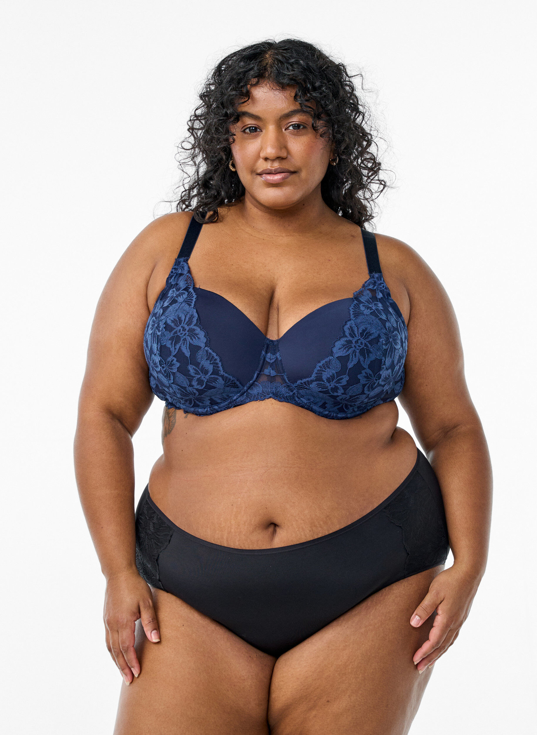 2kpl alushousuja normaalilla vy&ouml;t&auml;r&ouml;ll&auml;, Musta, Model