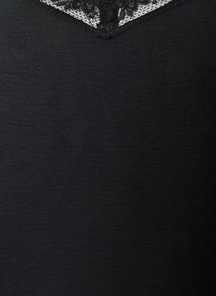 Cami-toppi V-p&auml;&auml;ntiell&auml; ja pitsireunalla, Musta, Packshot image number 2