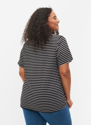 2 perus t-paitaa puuvillasta, Black/Black Stripe, Model image number 1