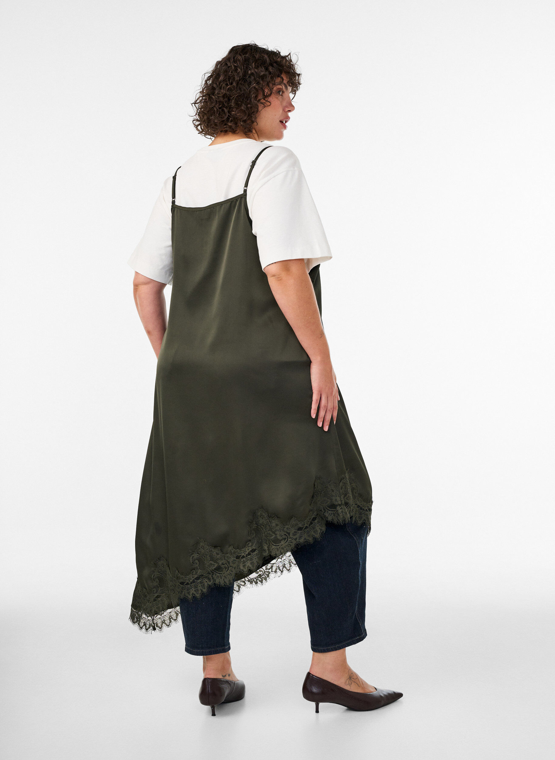 ZizziSatiinimekko pitsill&auml; ja ep&auml;symmetrisell&auml; helmalla, Vihre&auml;, Model image number 1