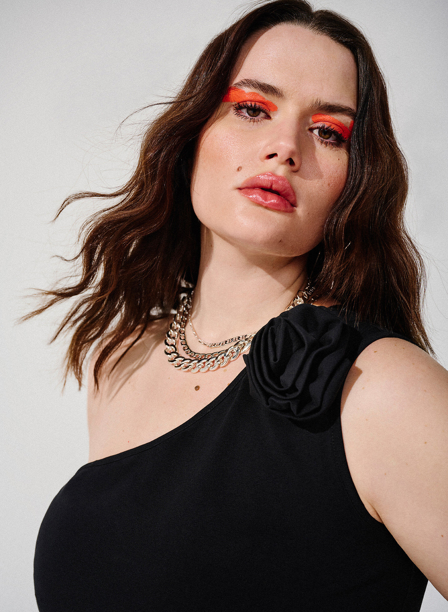 Zizzi Yl&auml;osa, jossa on yhden olkap&auml;&auml;n malli ja ruusukoriste, Black, Image image number 0