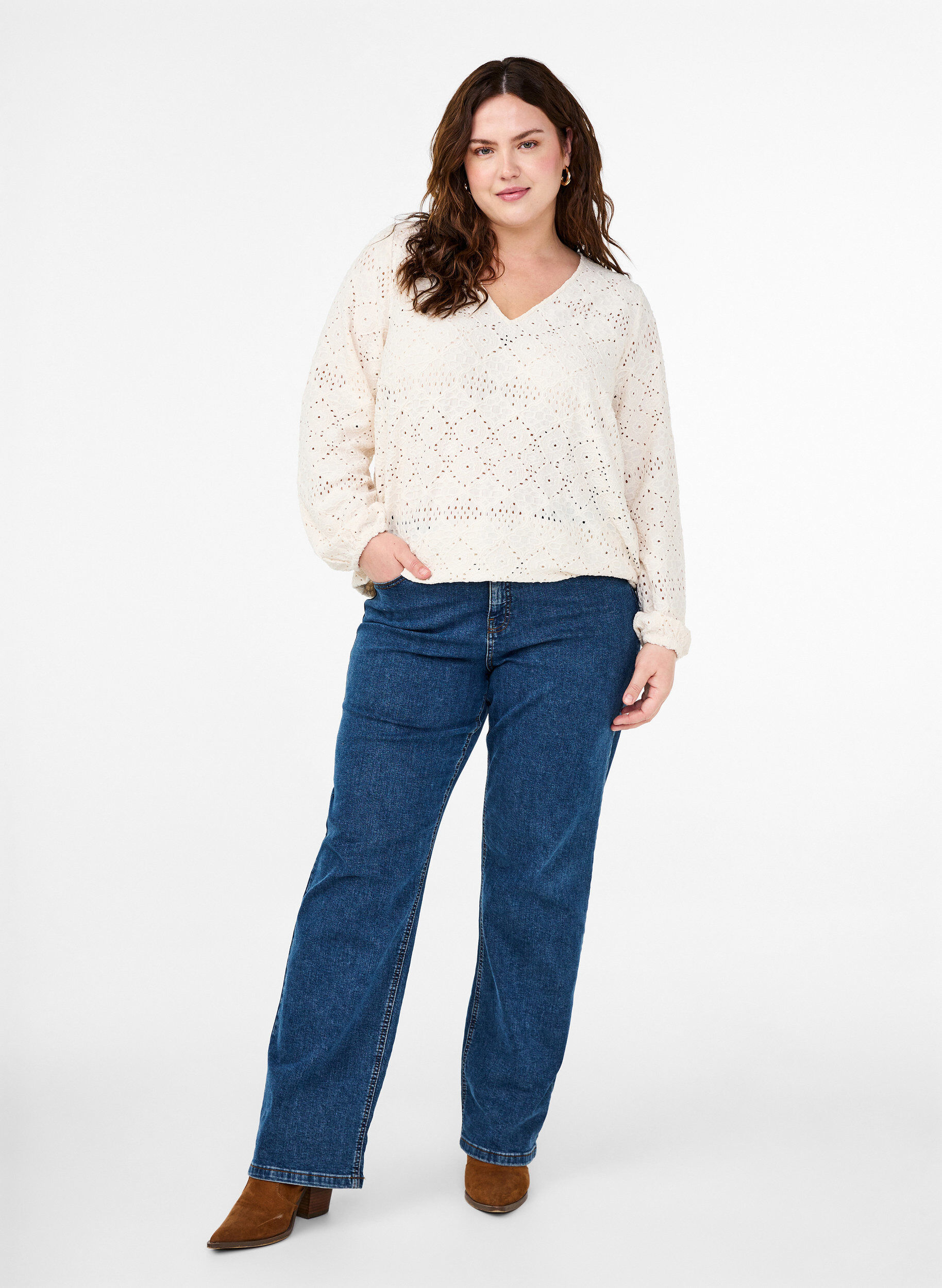 Zizzi Pitk&auml;hihainen pusero v-kaula-aukolla ja reik&auml;kuvioinnilla, Antique White, Model image number 2