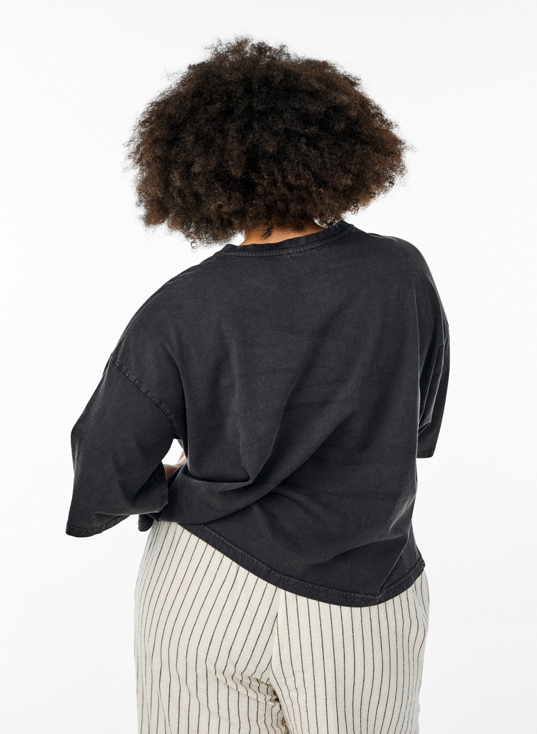 Zizzi Lyhyt T-paita, jossa on rento istuvuus, Harmaa, Model image number 2