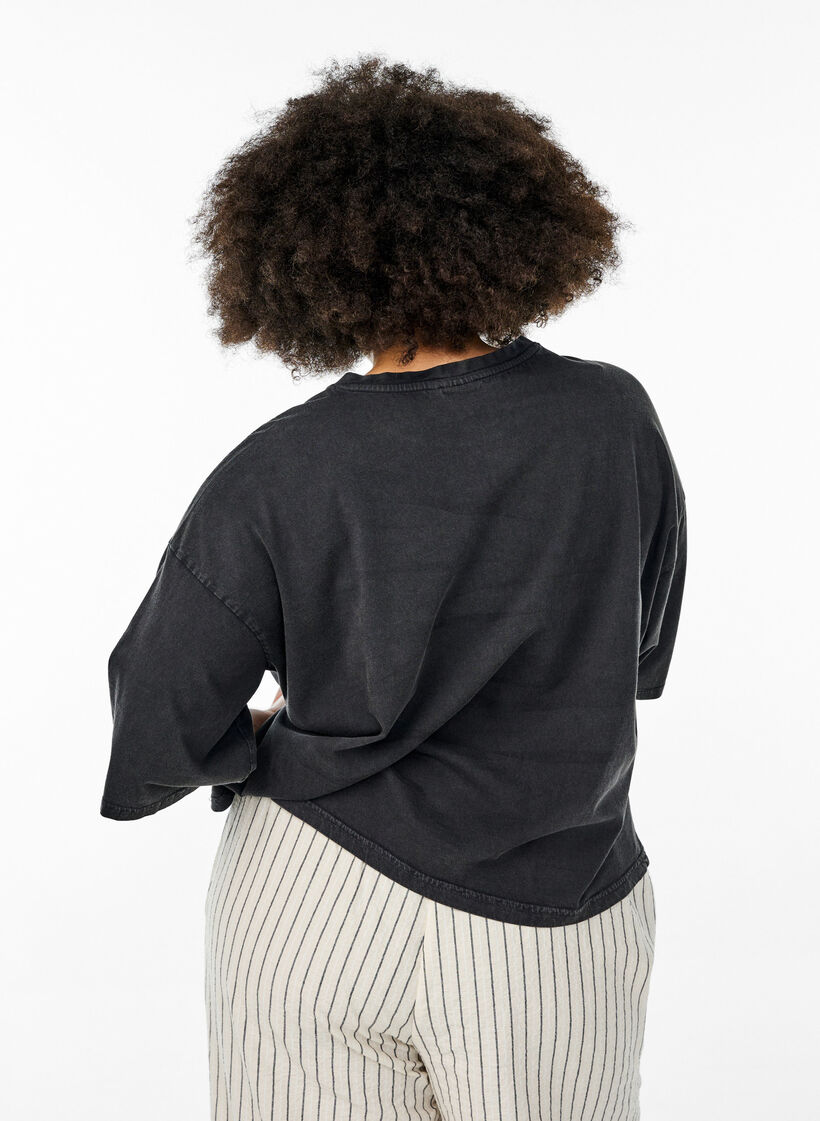 Lyhyt T-paita, jossa on rento istuvuus, Harmaa, Model image number 2