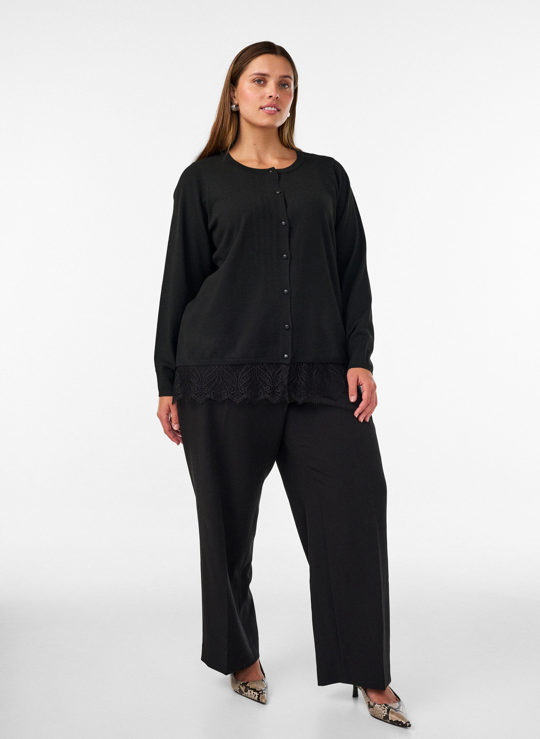 ZizziNeuletakki leve&auml;ll&auml; pitsihelmalla, Musta, Model image number 1