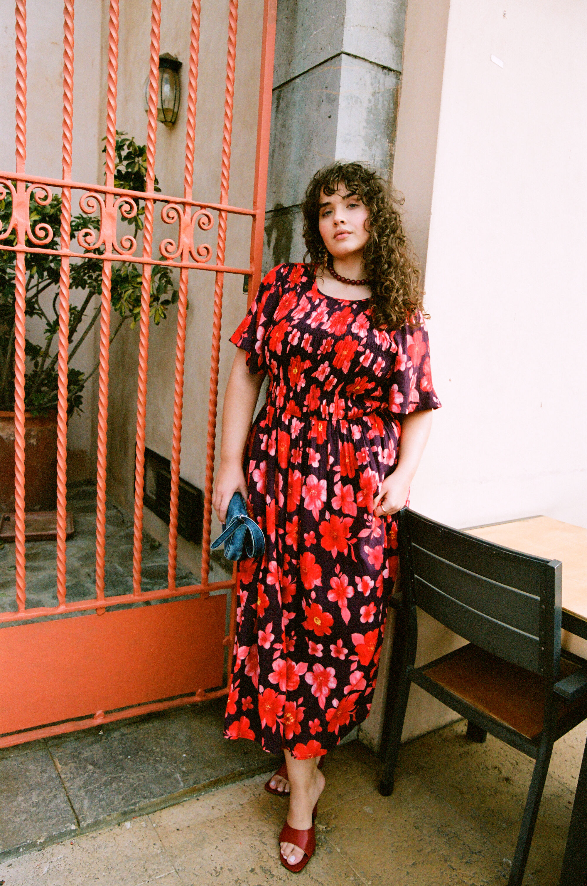 ZizziKukkaloistoa punaisessa, , Model