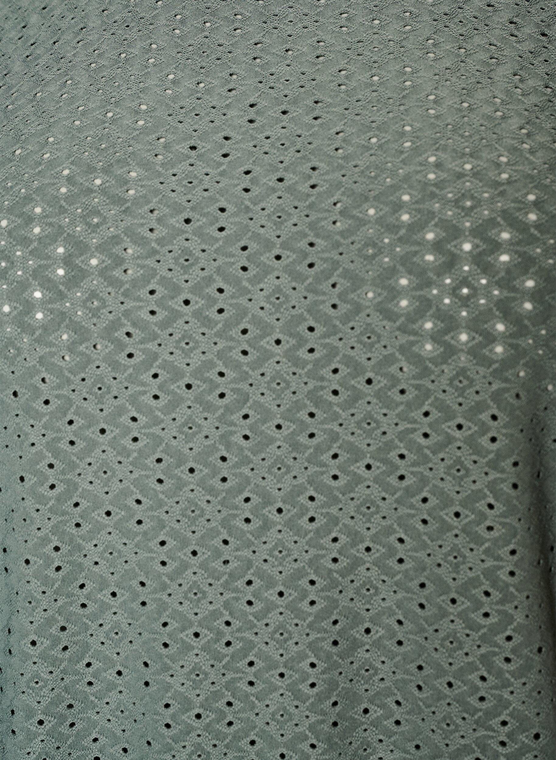 ZizziPusero brodeerauksella ja kevyell&auml; pallomaisella efektill&auml;, Vihre&auml;, Packshot image number 2