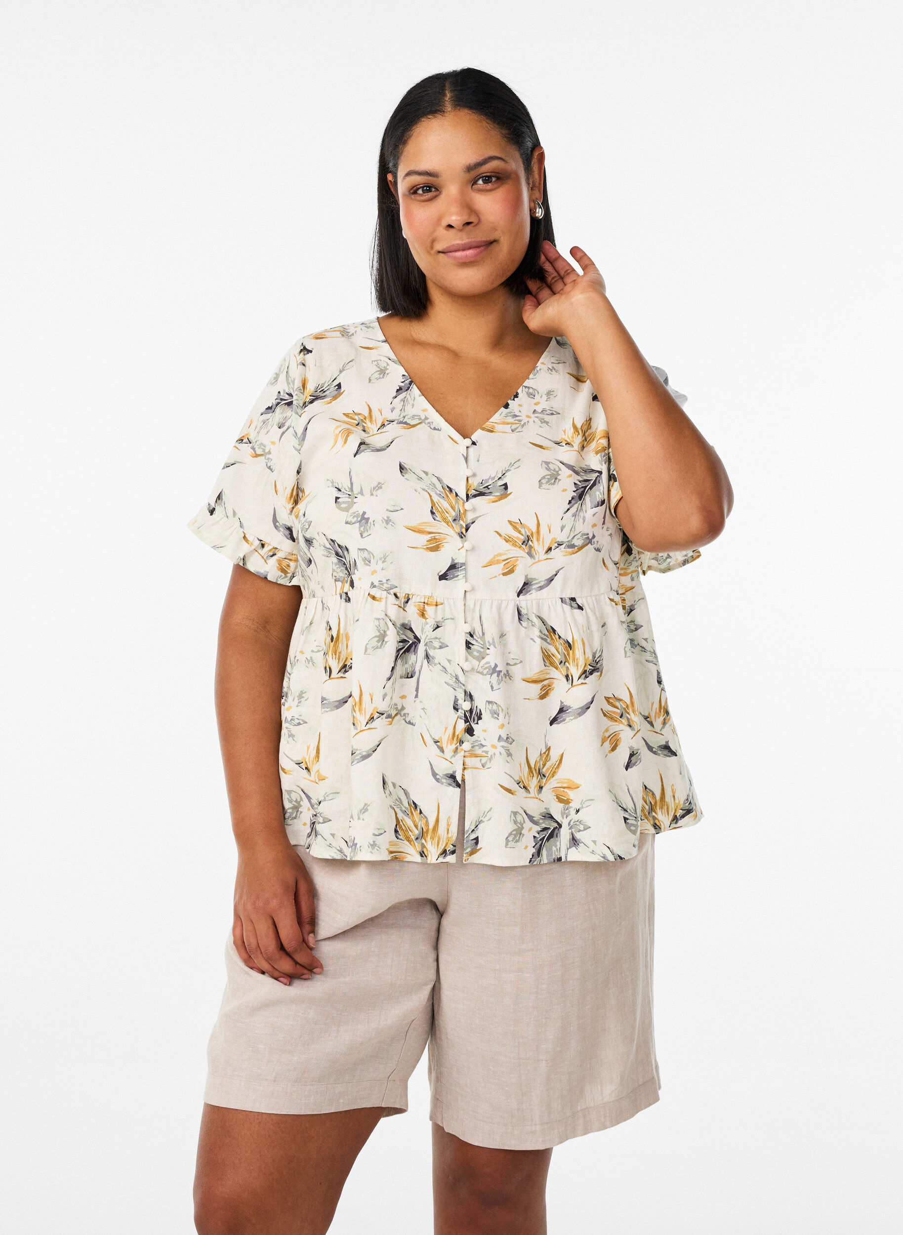 Korkeavy&ouml;t&auml;r&ouml;iset pellava- ja viskoosishortsit, Beige, Model