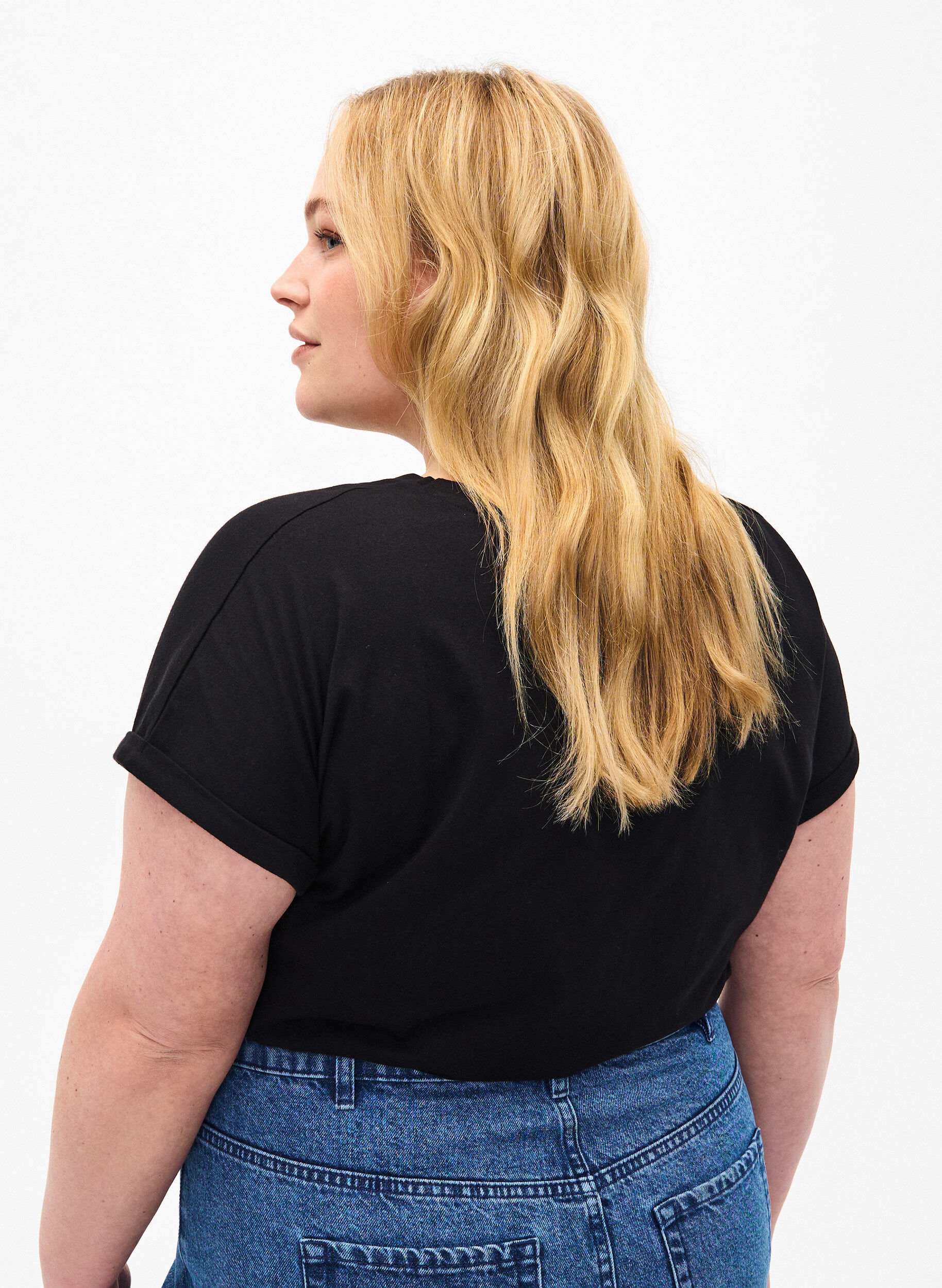 Zizzi Orgaanisesta puuvillasta valmistettu T-paita kultaisella painatuksella, Black W. Free, Model image number 1