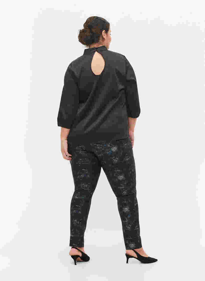 Kuvioidut Emily-farkut niiteillä, Black AOP, Model image number 1