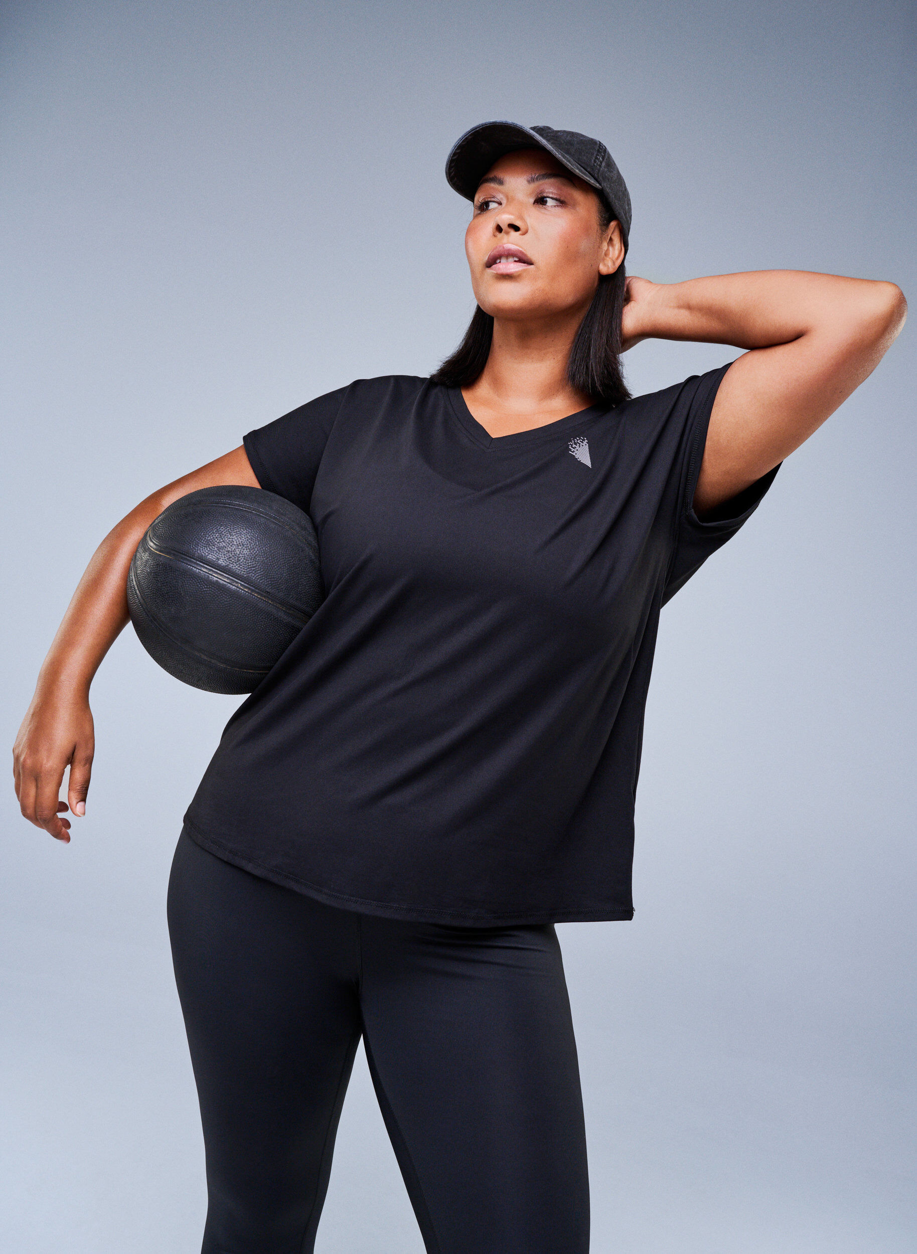 Zizzi V&auml;lj&auml; treenipaita, jossa on V-p&auml;&auml;ntie, Musta, Image image number 0