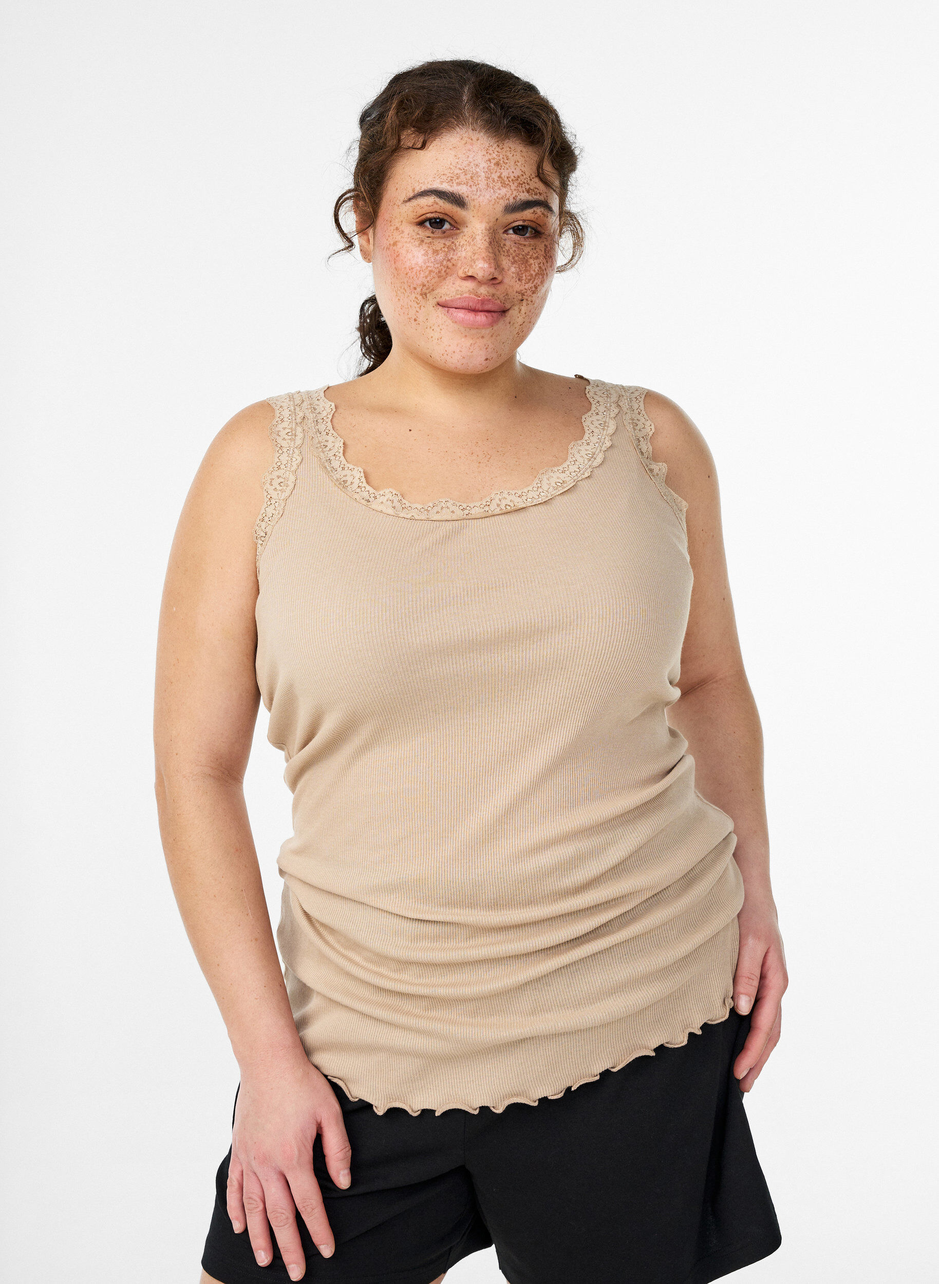 Pitsikoristeinen yl&auml;osa, Beige, Model