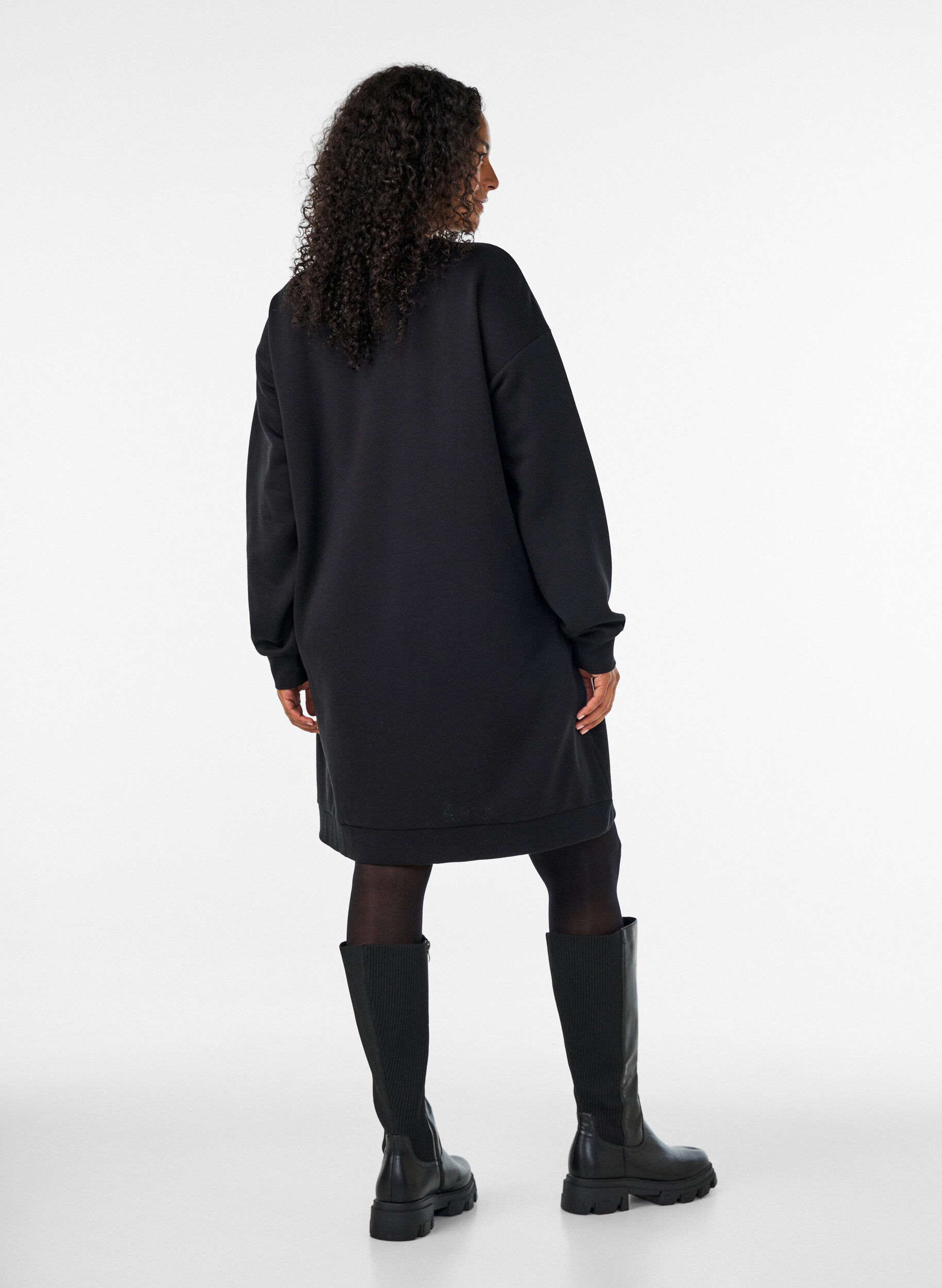 ZizziV&auml;lj&auml; collegemekko taskuilla, Musta, Model image number 2