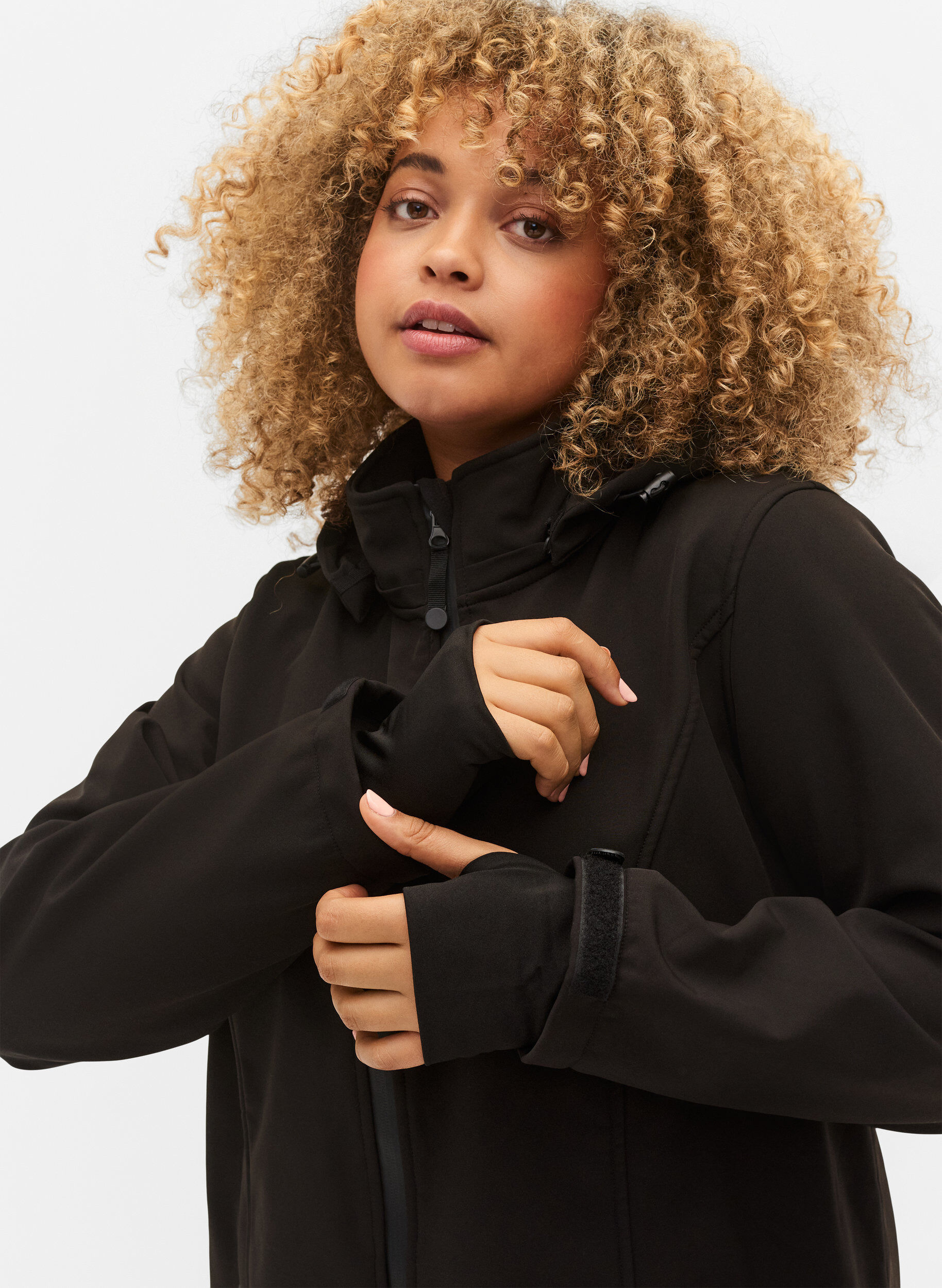 ZizziLyhyt softshell-takki irroitettavalla hupulla, Musta, Model image number 4