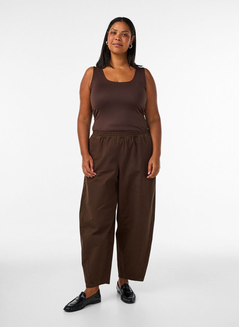 Vartalonmy&ouml;t&auml;inen basic-toppi sile&auml;&auml; kangasta, Ruskea, Model image number 1