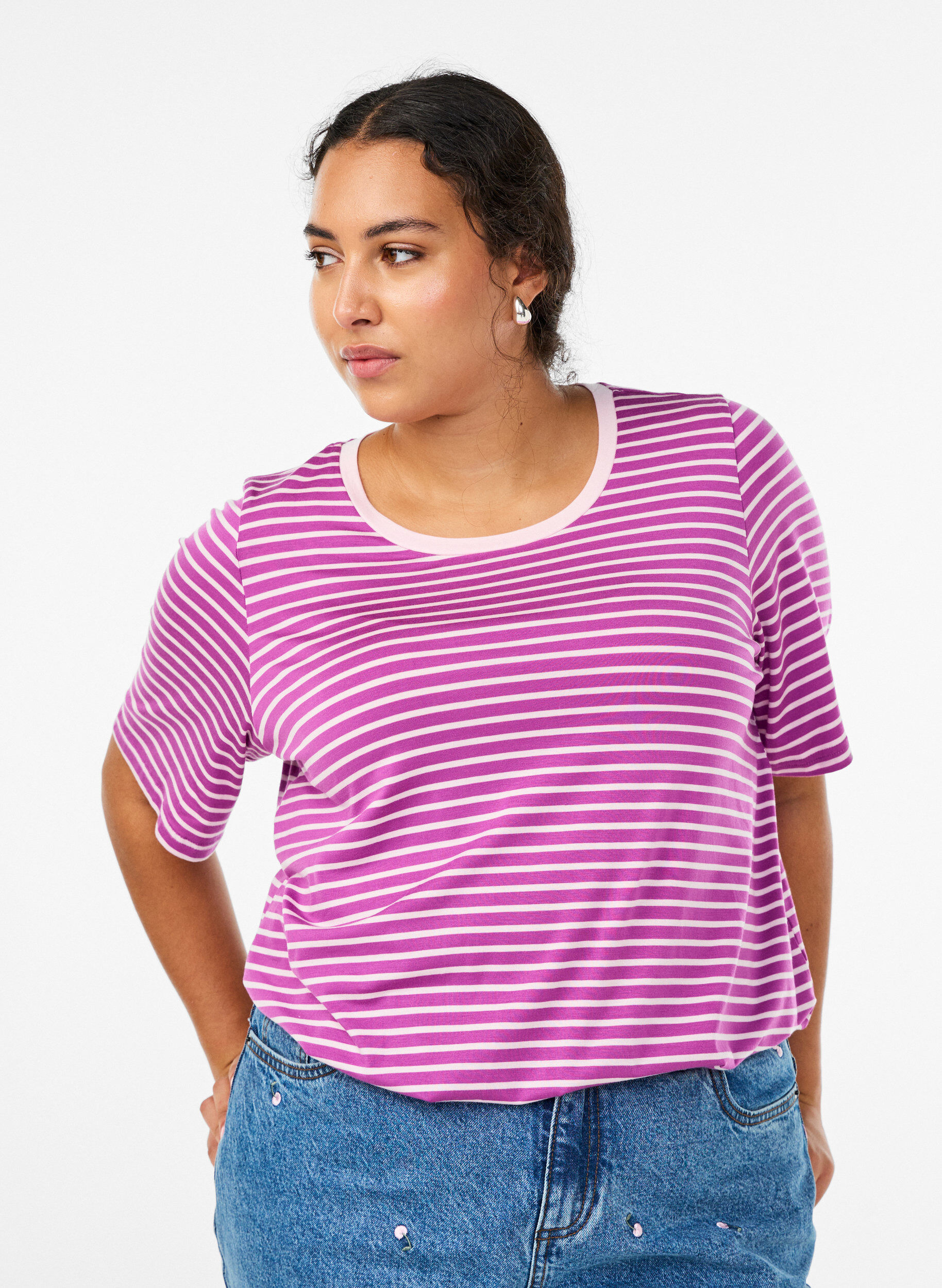 T-paita TENCEL&trade; Lyocellista ja raidoilla, Violetti, Model