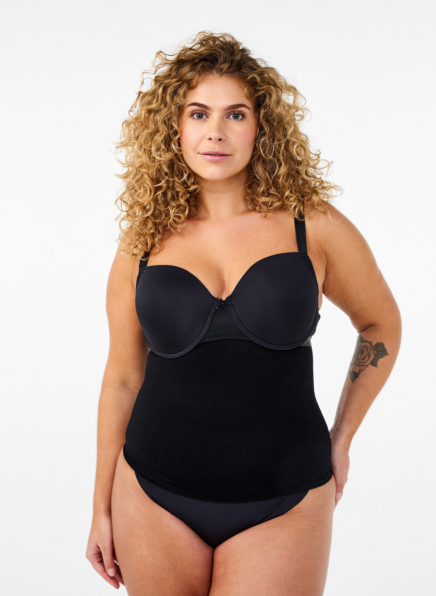 Shapewear vy&ouml;t&auml;r&ouml;tuubi, Black, Model
