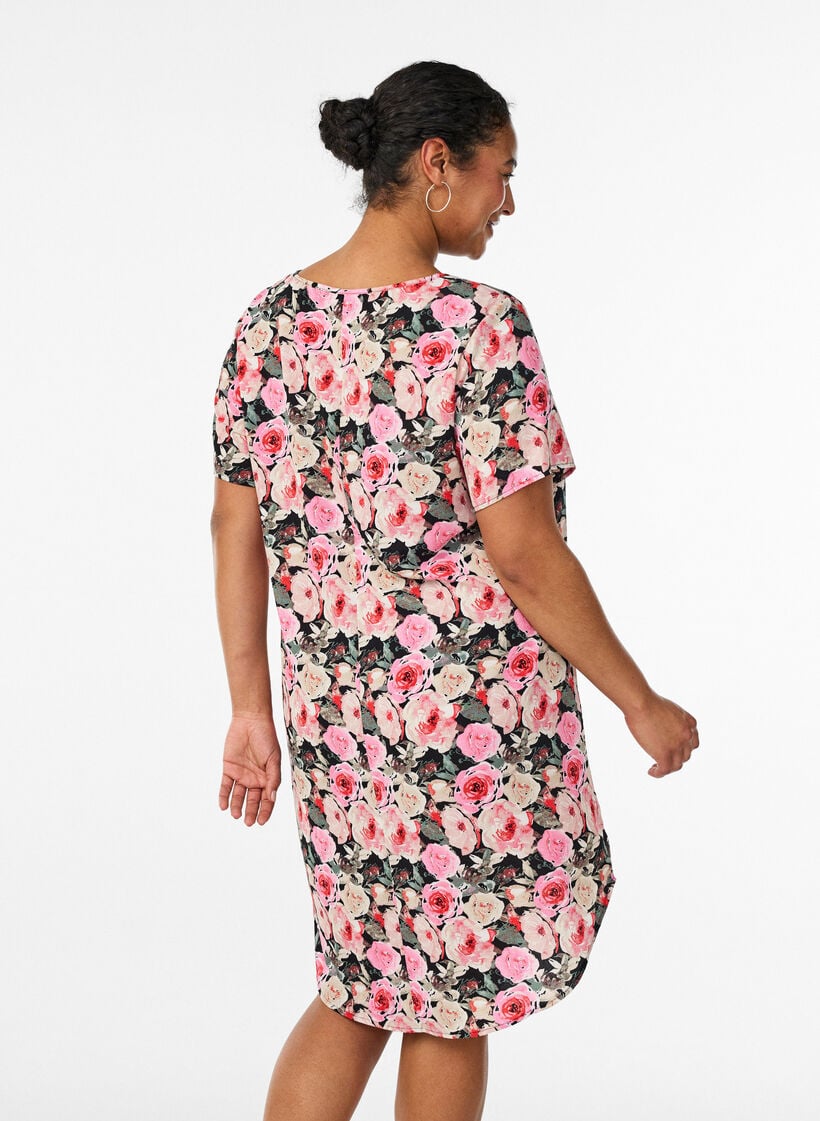 Paitamekko brodeerattua broderie anglaise -kangasta vy&ouml;ll&auml;, Musta, Model image number 2