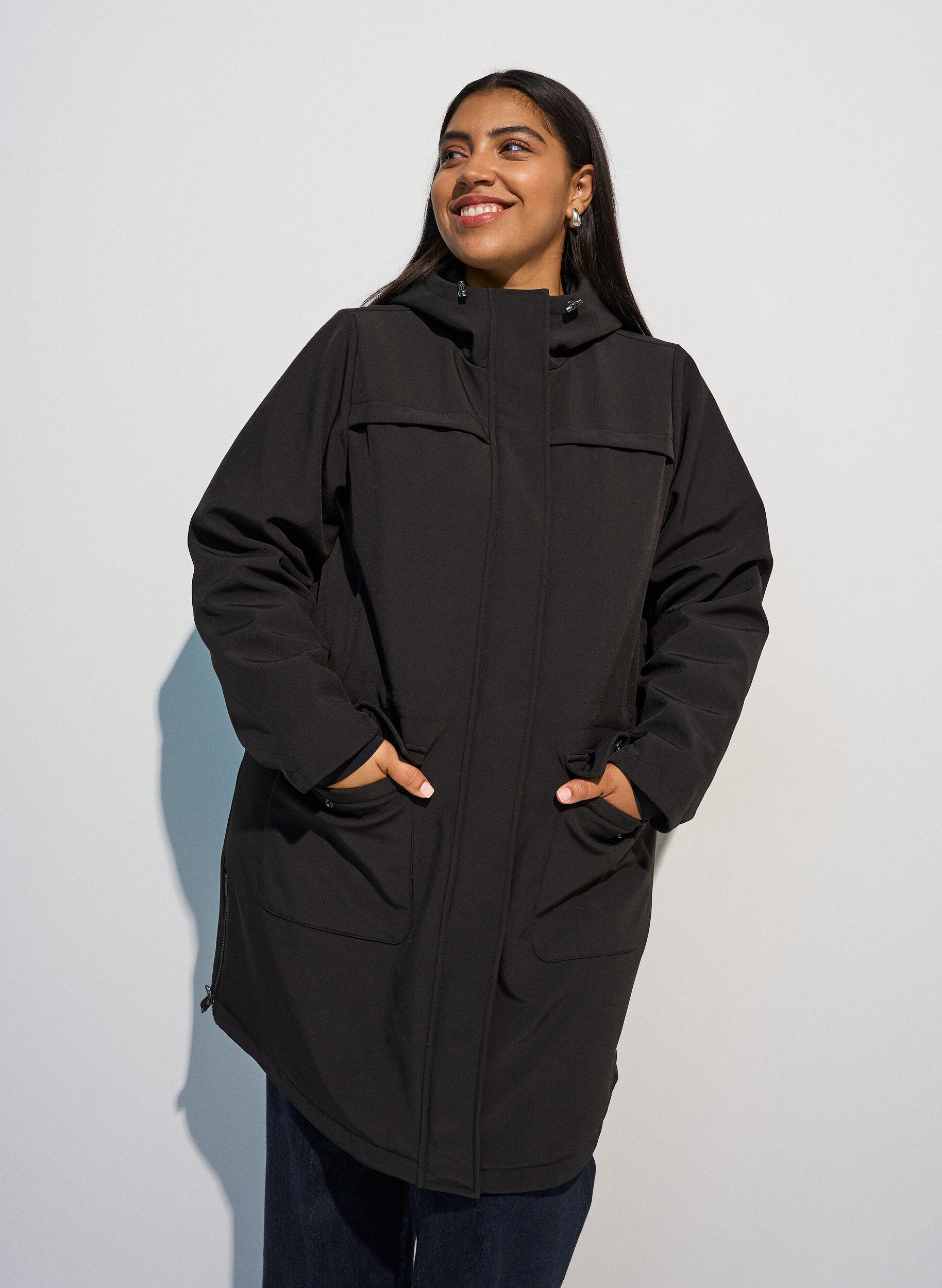 Vett&auml; hylkiv&auml; softshell-takki, jossa on tikattu vuori, Musta, Model