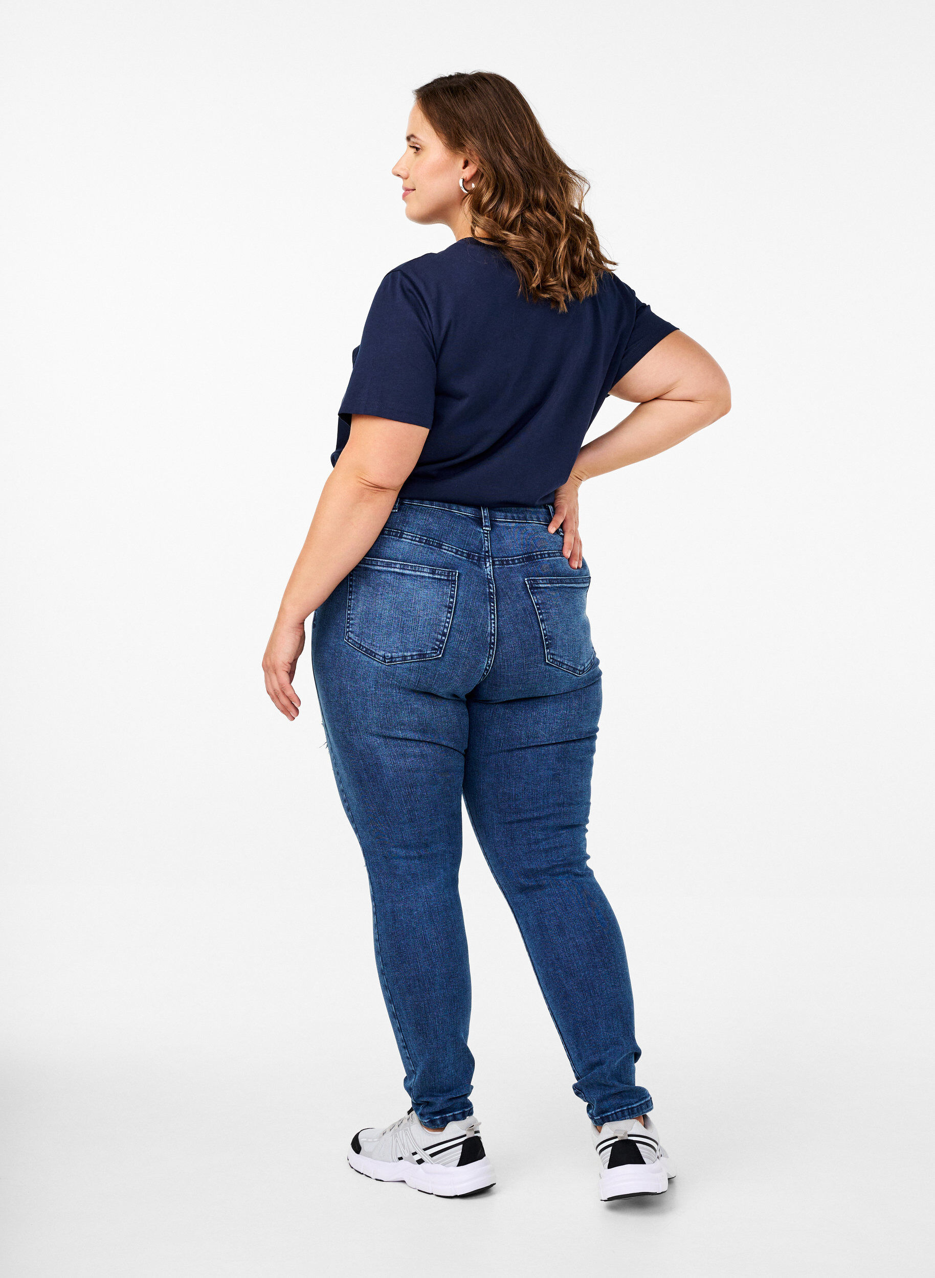 Zizzi Eritt&auml;in kapeat kulutusk&auml;sitellyt Amy-farkut, Blue Denim, Model image number 1