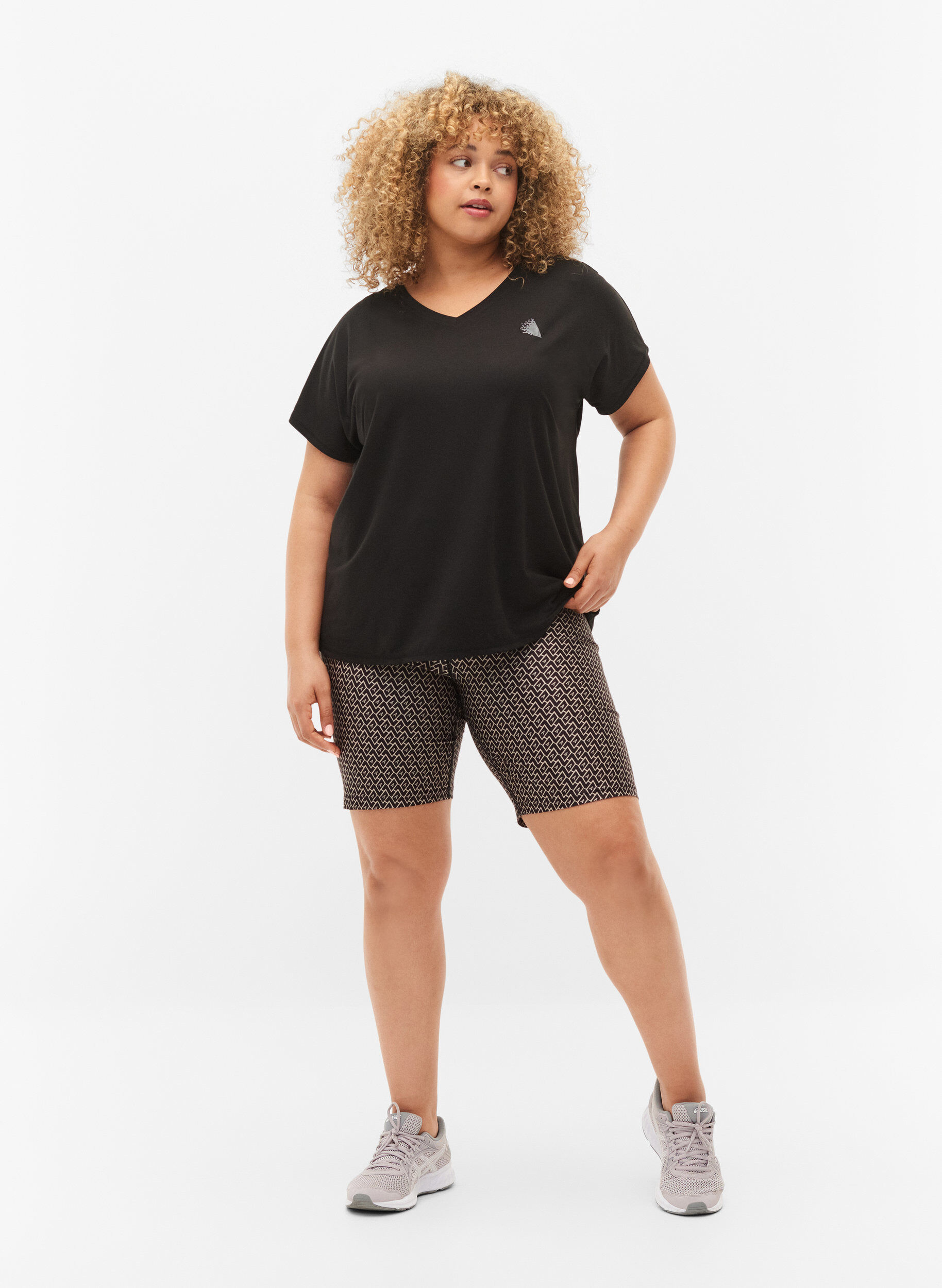 Zizzi Treenishortsit kuosilla, Black w. Text Print, Model image number 0