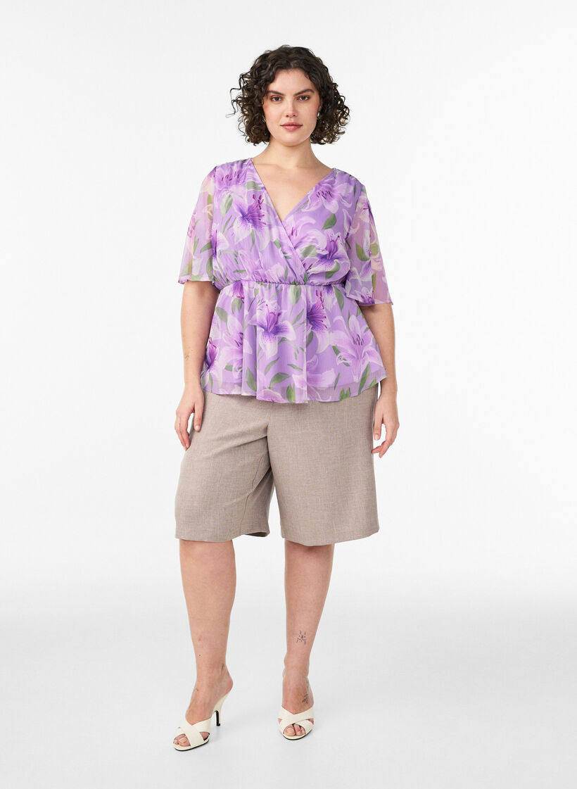 Kukkakuvioinen sifonkipusero lyhyill&auml; hihoilla, Violetti, Model image number 1