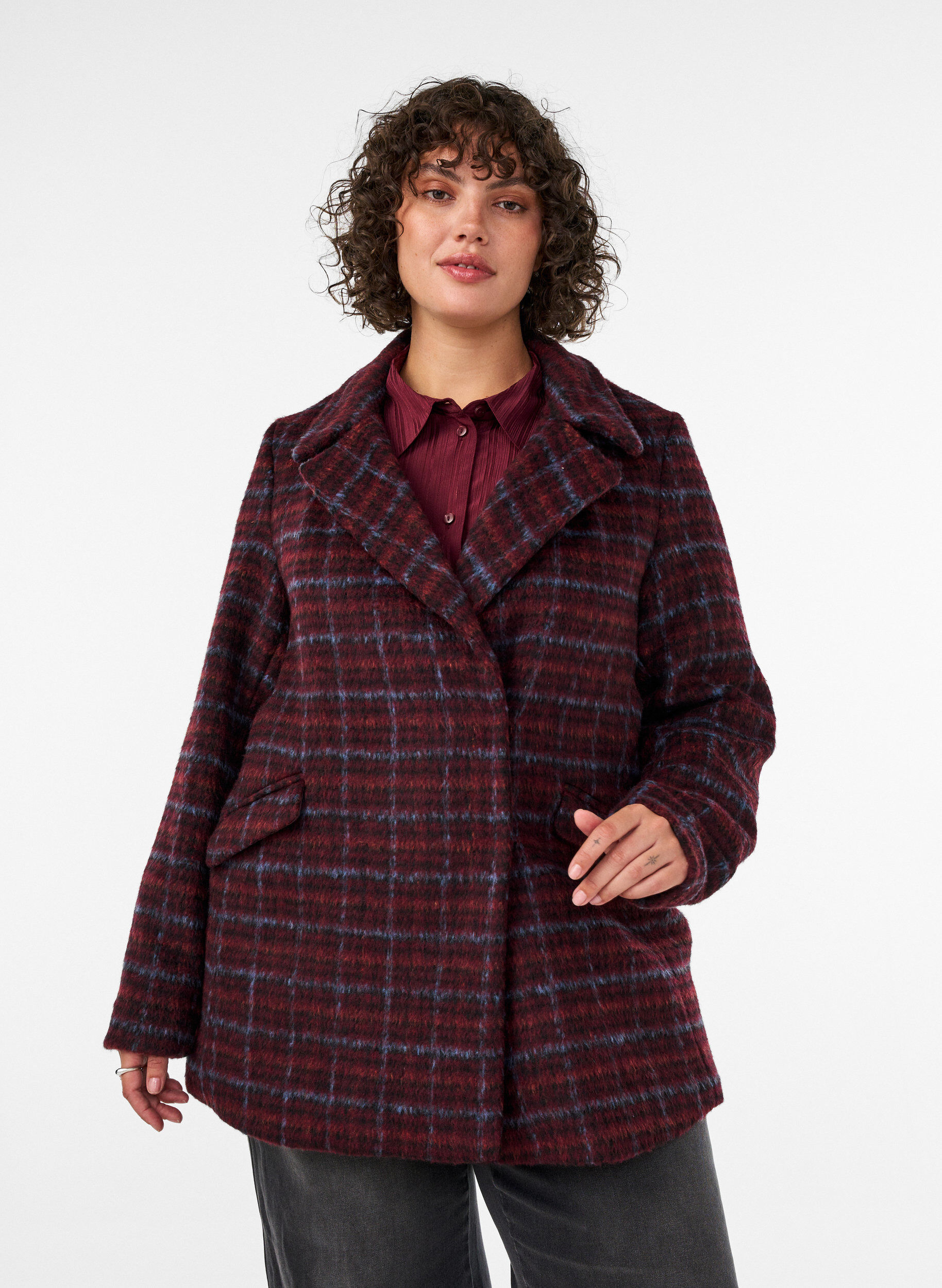 Ruudullinen takki taskuilla, Punainen, Model