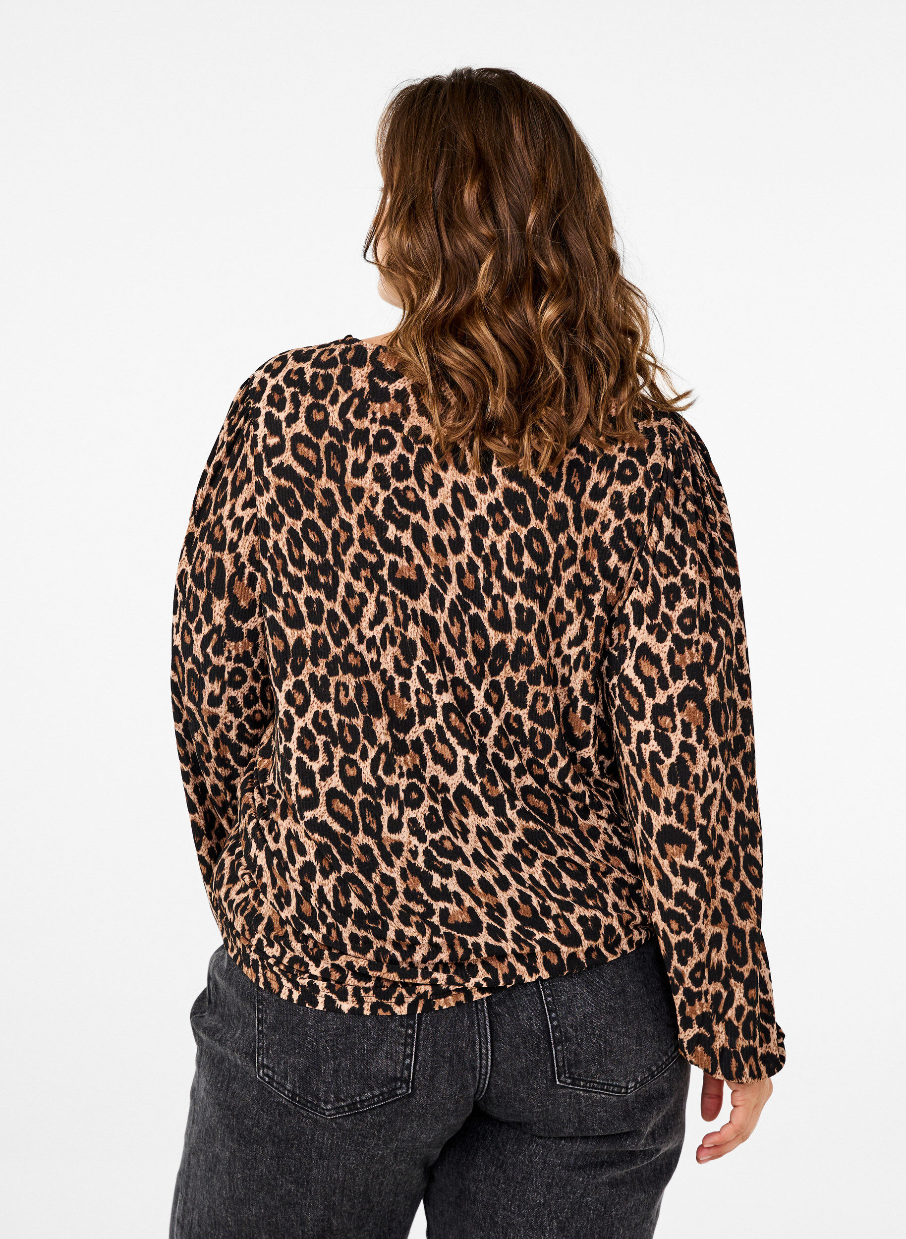 ZizziPusero pitk&auml;ll&auml; hihalla ja leopardikuosilla, Ruskea, Model image number 2
