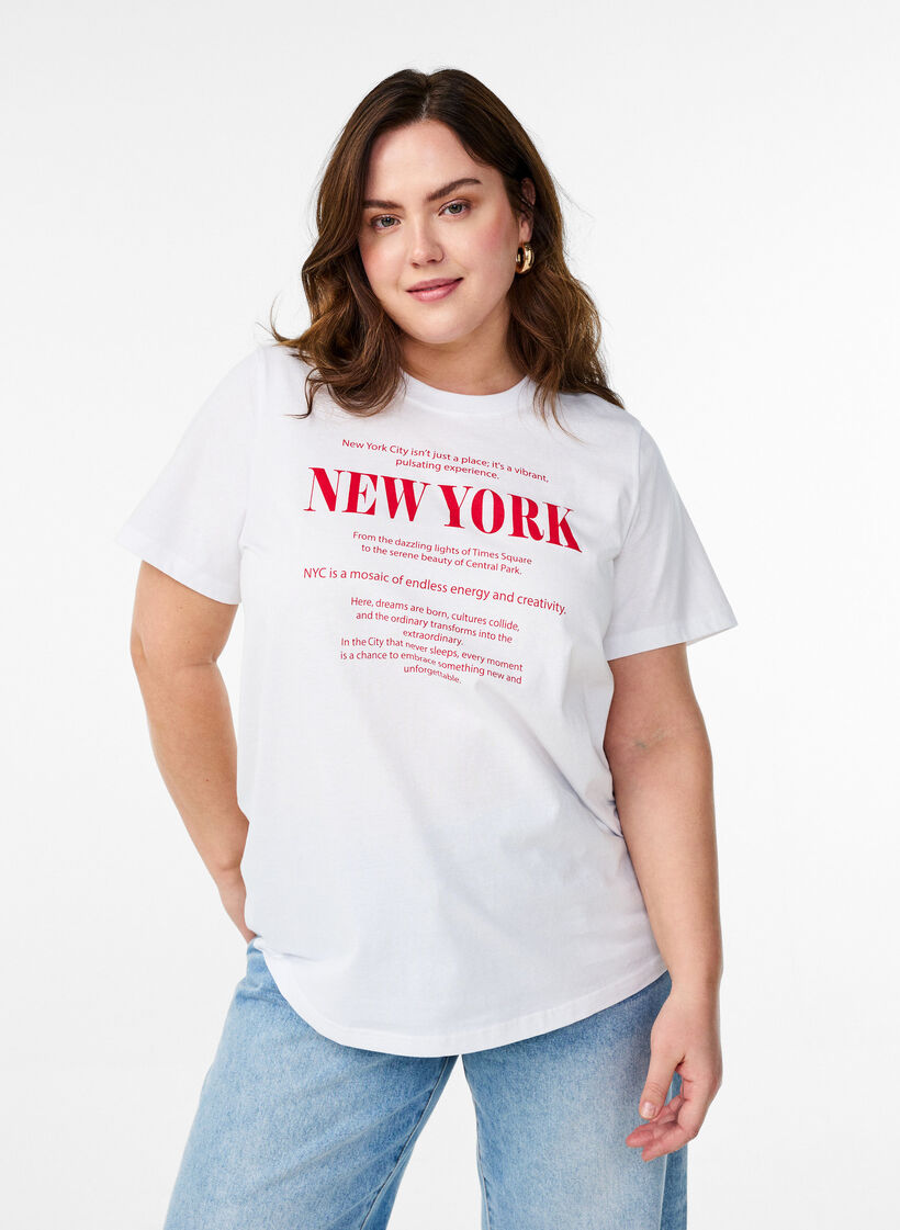 T-paita tekstiprintill&auml; ja py&ouml;re&auml;ll&auml; p&auml;&auml;ntiell&auml;, Valkoinen, Model image number 0