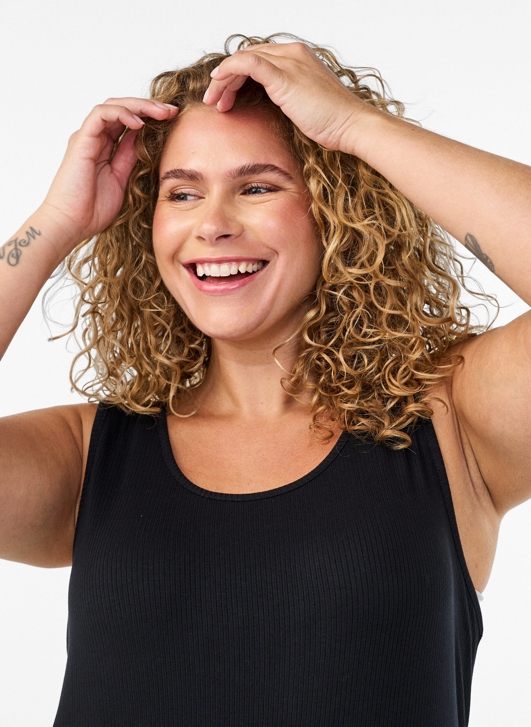 ZizziHihaton ribattu mekko viskoosista, Musta, Model image number 2