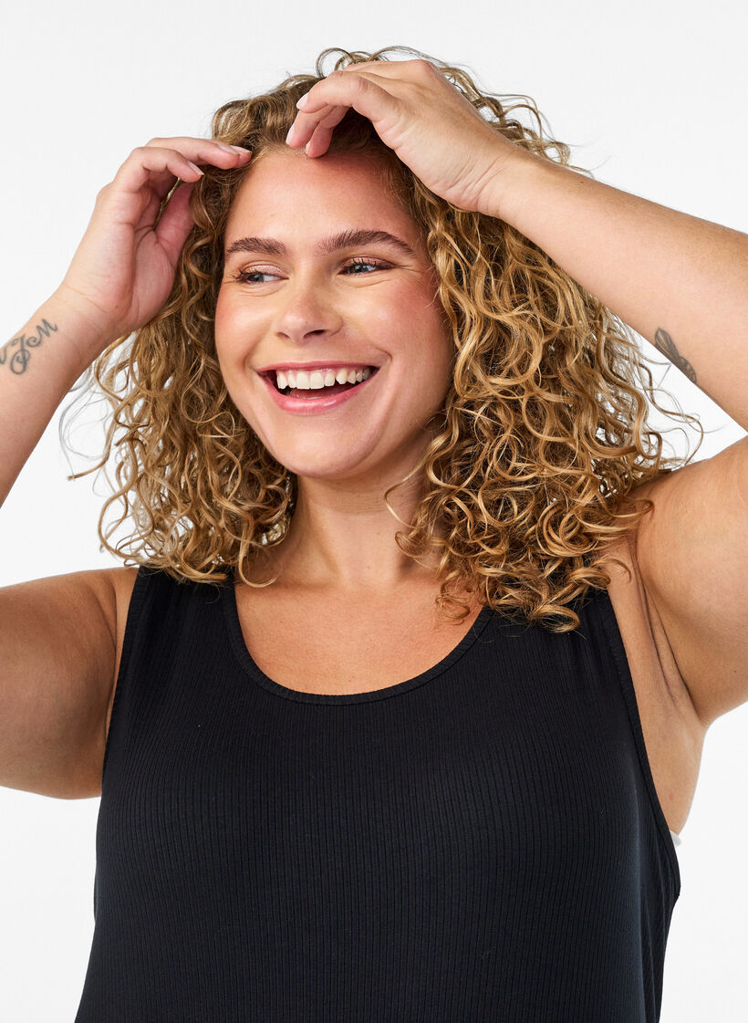 Hihaton ribattu mekko viskoosista, Musta, Model image number 2