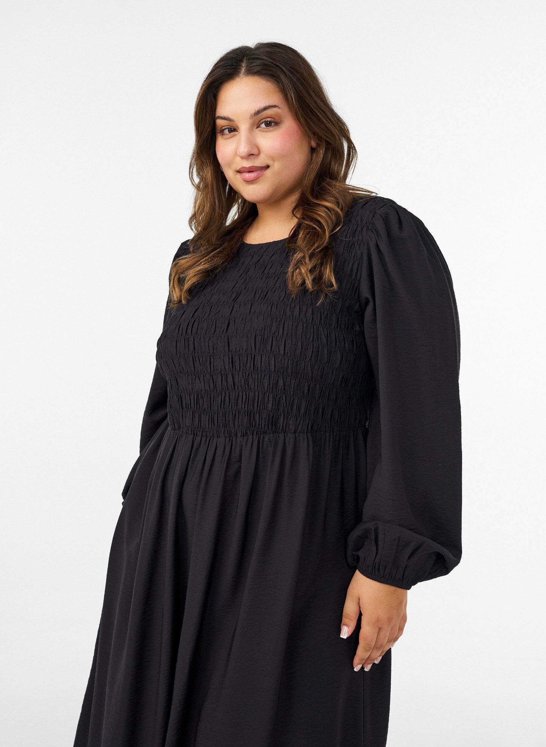 ZizziMidimekko viskoosista smokkauksella, Musta, Model image number 3