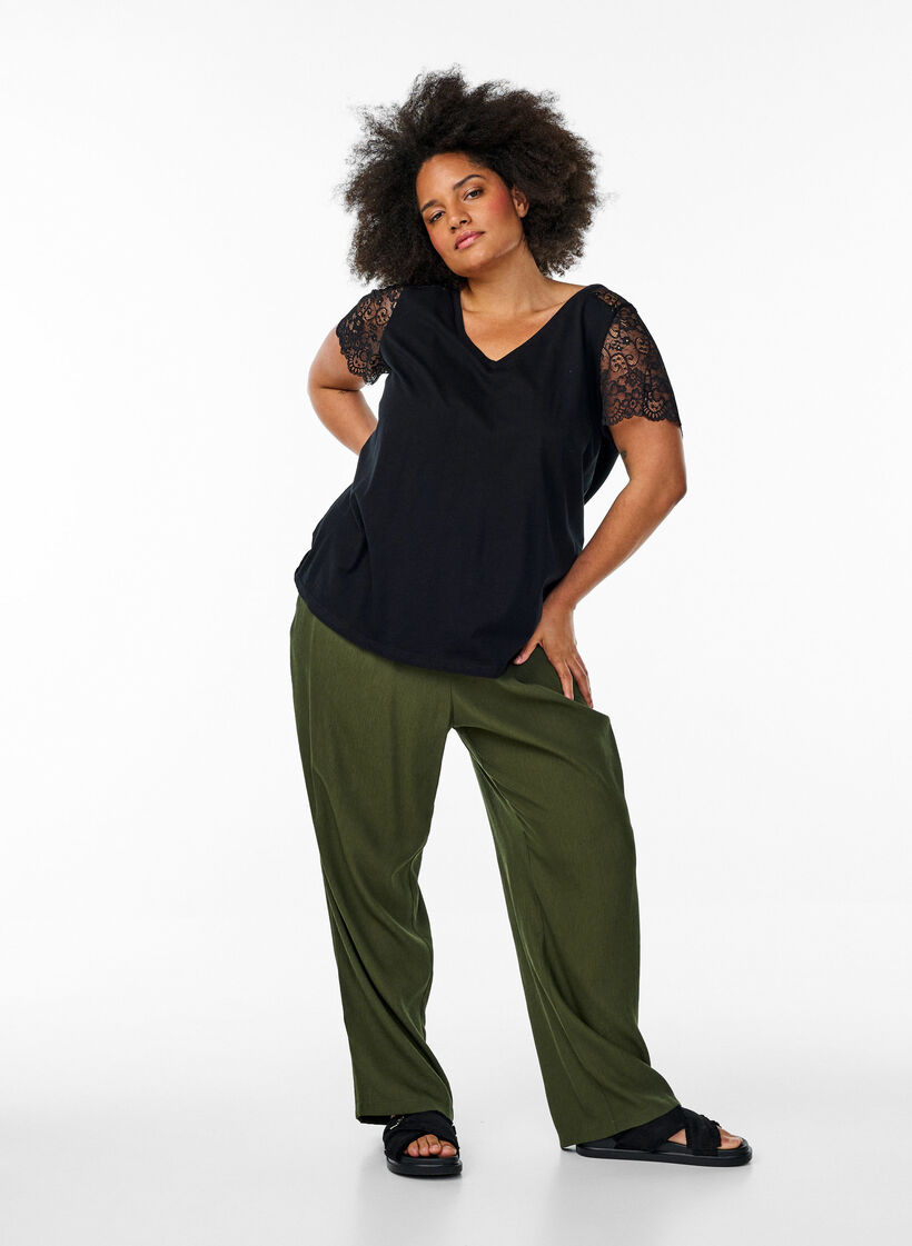 Puuvillainen t-paita lyhyillä pitsihihoilla, Musta, Model image number 1