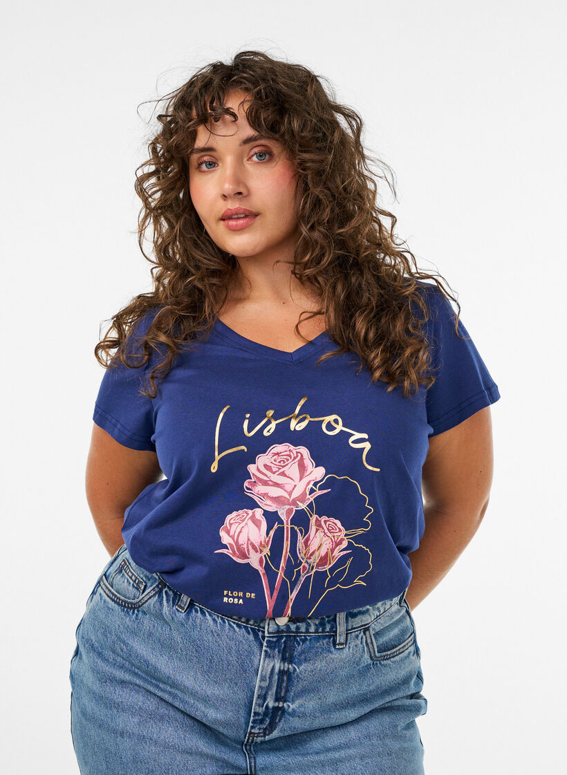 Puuvillainen T-paita etuprintill&auml; ja V-p&auml;&auml;ntiell&auml;, Sininen, Model image number 0