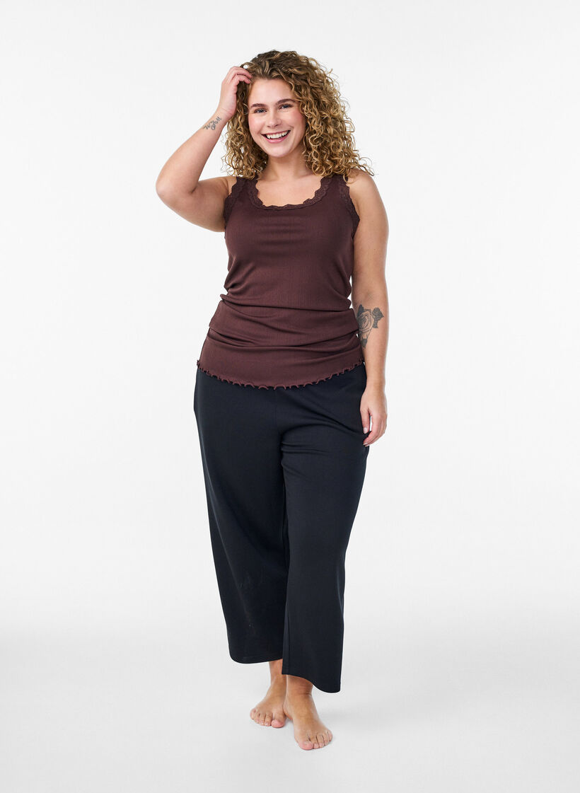 Toppi pitsireunuksella ja rei&rsquo;itetyll&auml; brodeerauksella, Ruskea, Model image number 1