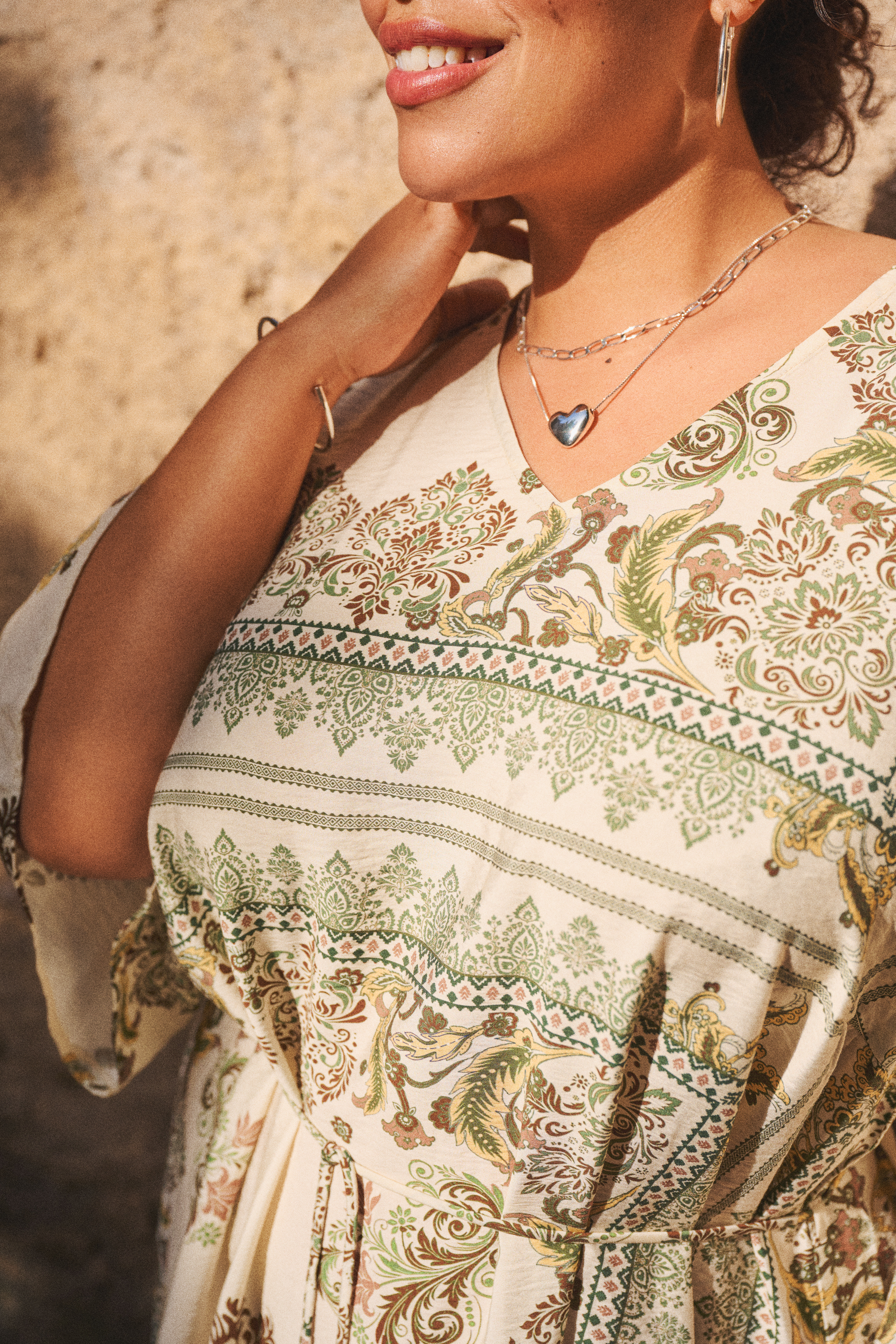 Zizzi Kuvioitu mekko vihreiss&auml; s&auml;vyiss&auml;, , Model