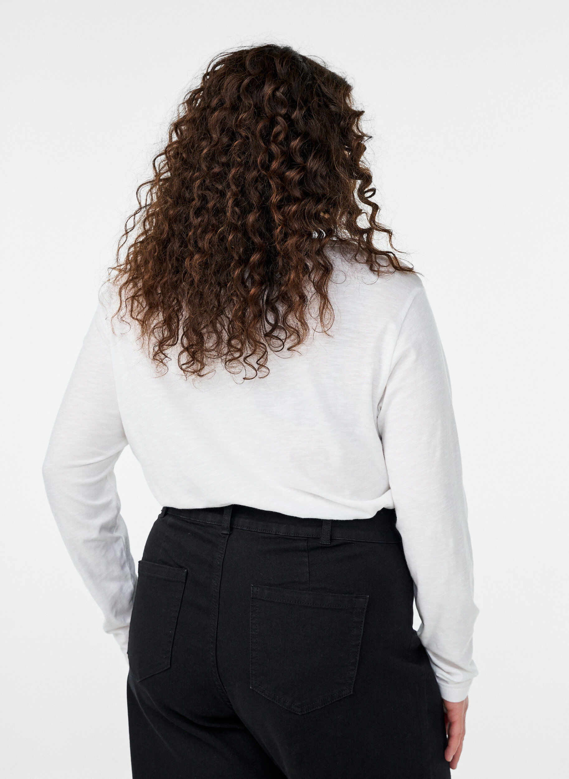 Zizzi FLASH &ndash; Pitk&auml;hihaisen t-paita, jossa on V-p&auml;&auml;ntie ja napit, Valkoinen, Model image number 2